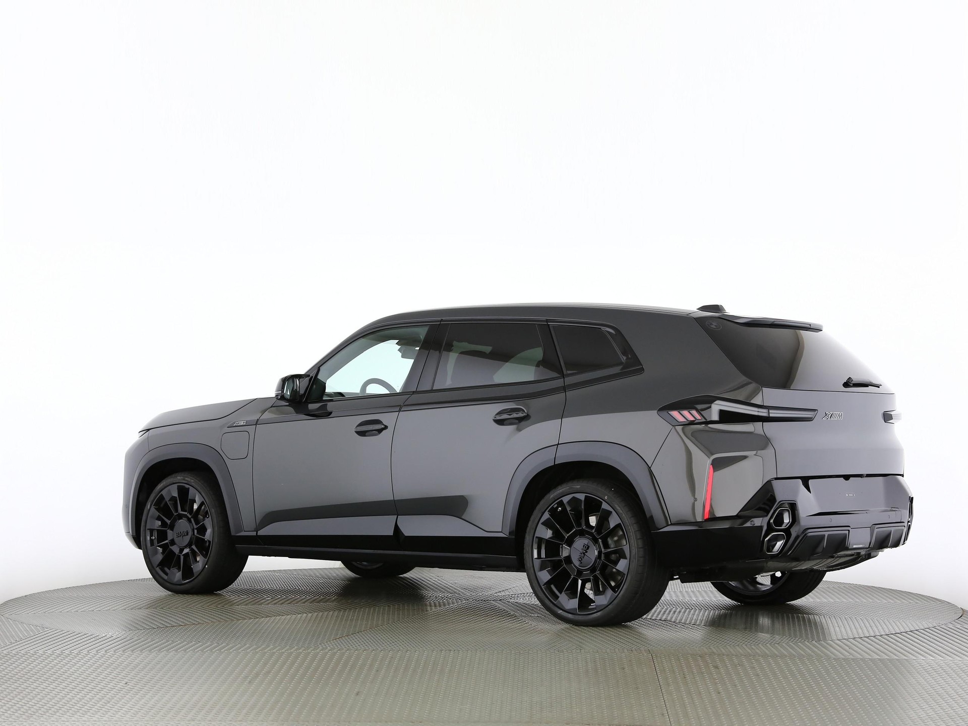 BMW XM 50e Plug-in Hybrid-image-14