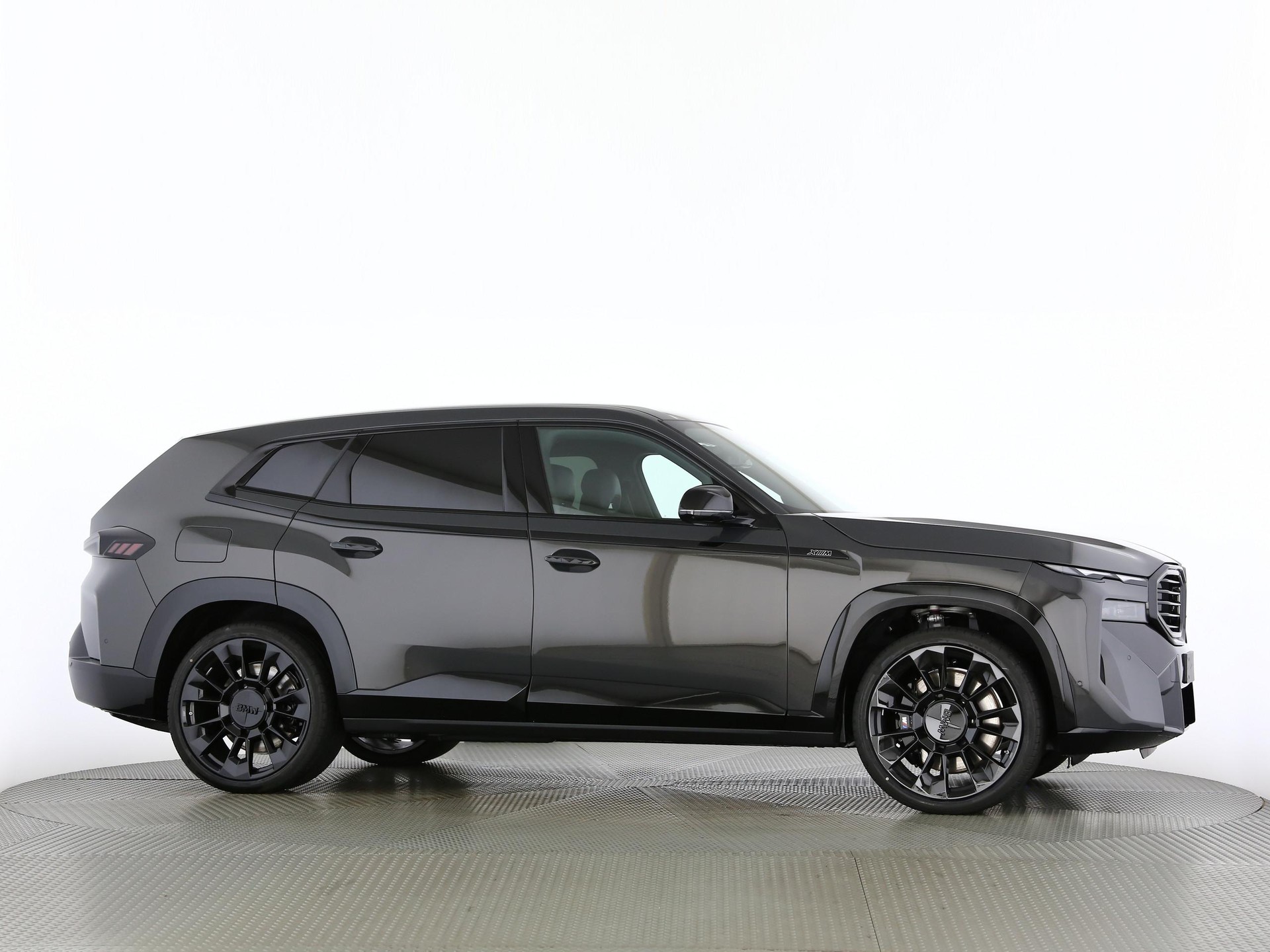 BMW XM 50e Plug-in Hybrid-image-24