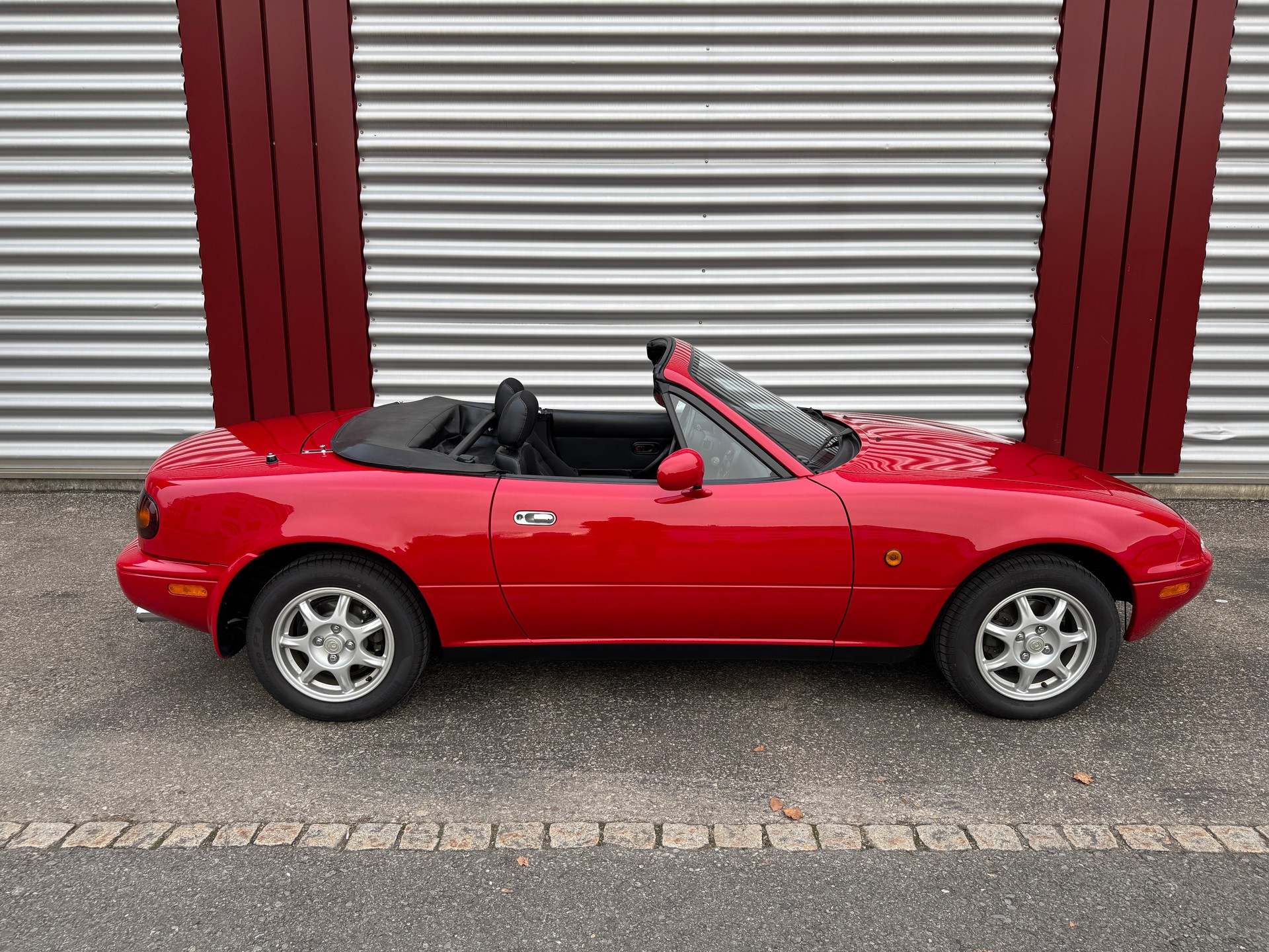 MAZDA MX-5 1.8i-16-image-1