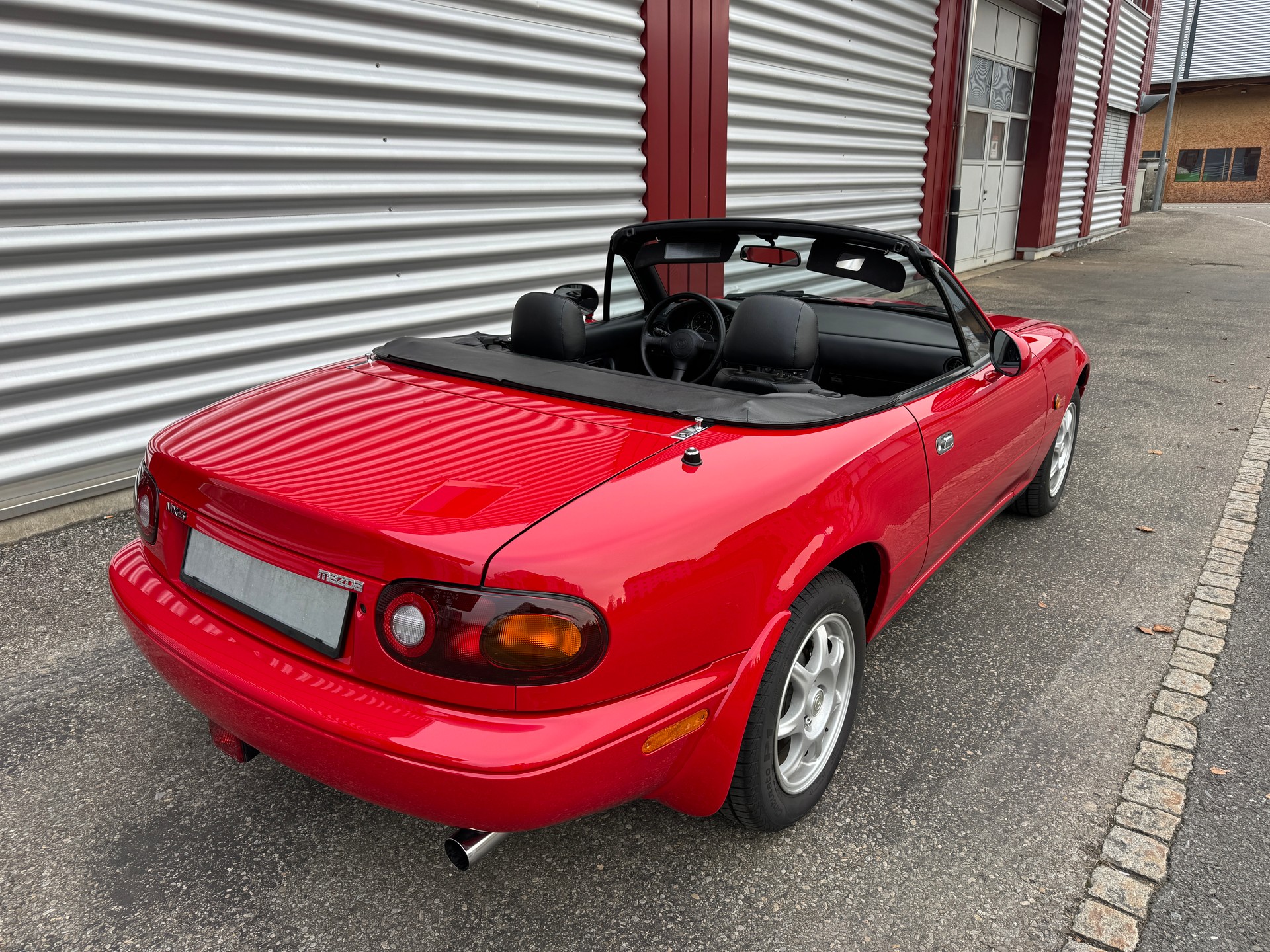 MAZDA MX-5 1.8i-16-image-2