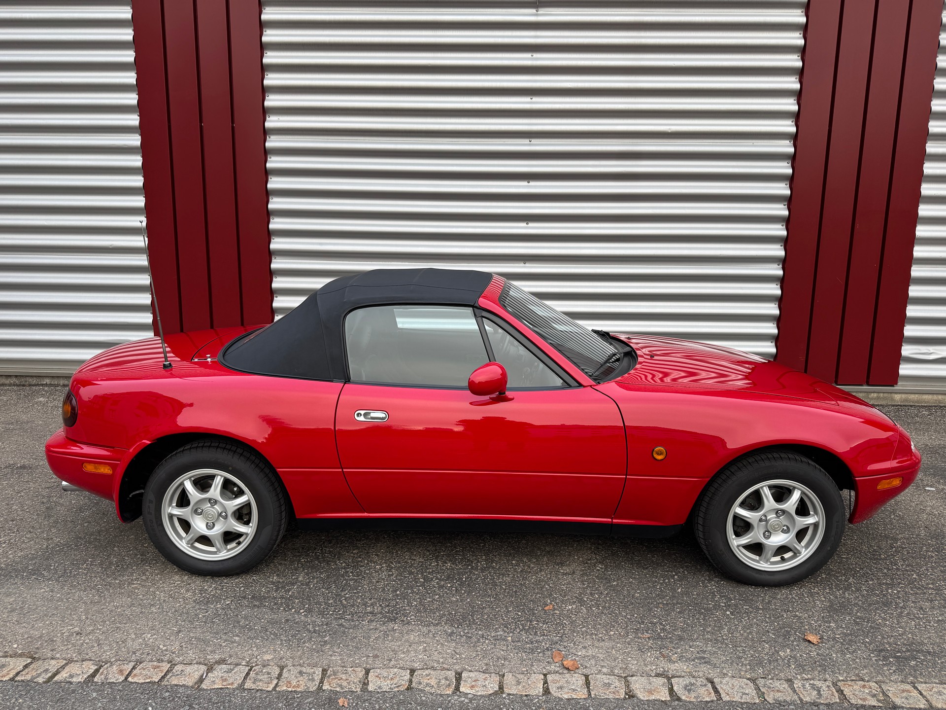 MAZDA MX-5 1.8i-16-image-3