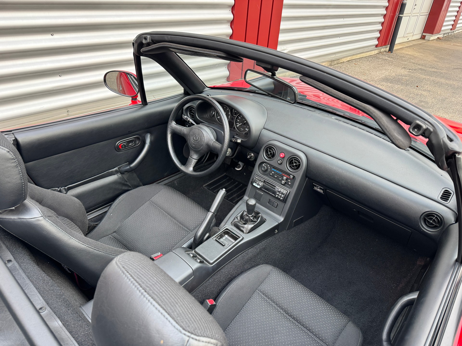 MAZDA MX-5 1.8i-16-image-6