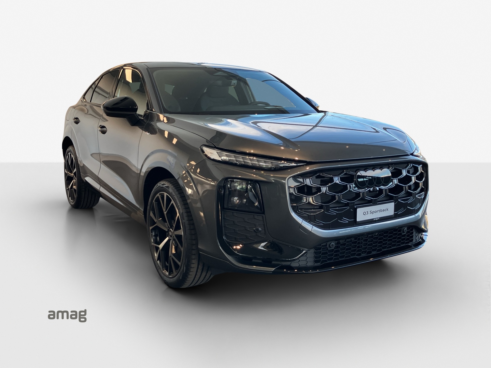 AUDI Q3 Sportback TFSI quattro 195 kW S tronic-image-5