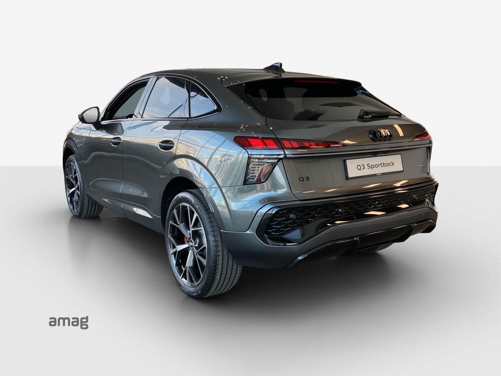 AUDI Q3 Sportback TFSI quattro 195 kW S tronic-image-2