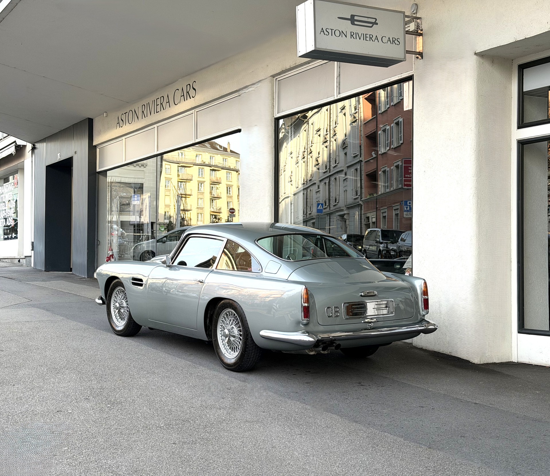 ASTON MARTIN Aston Martin DB4 Serie II-image-2