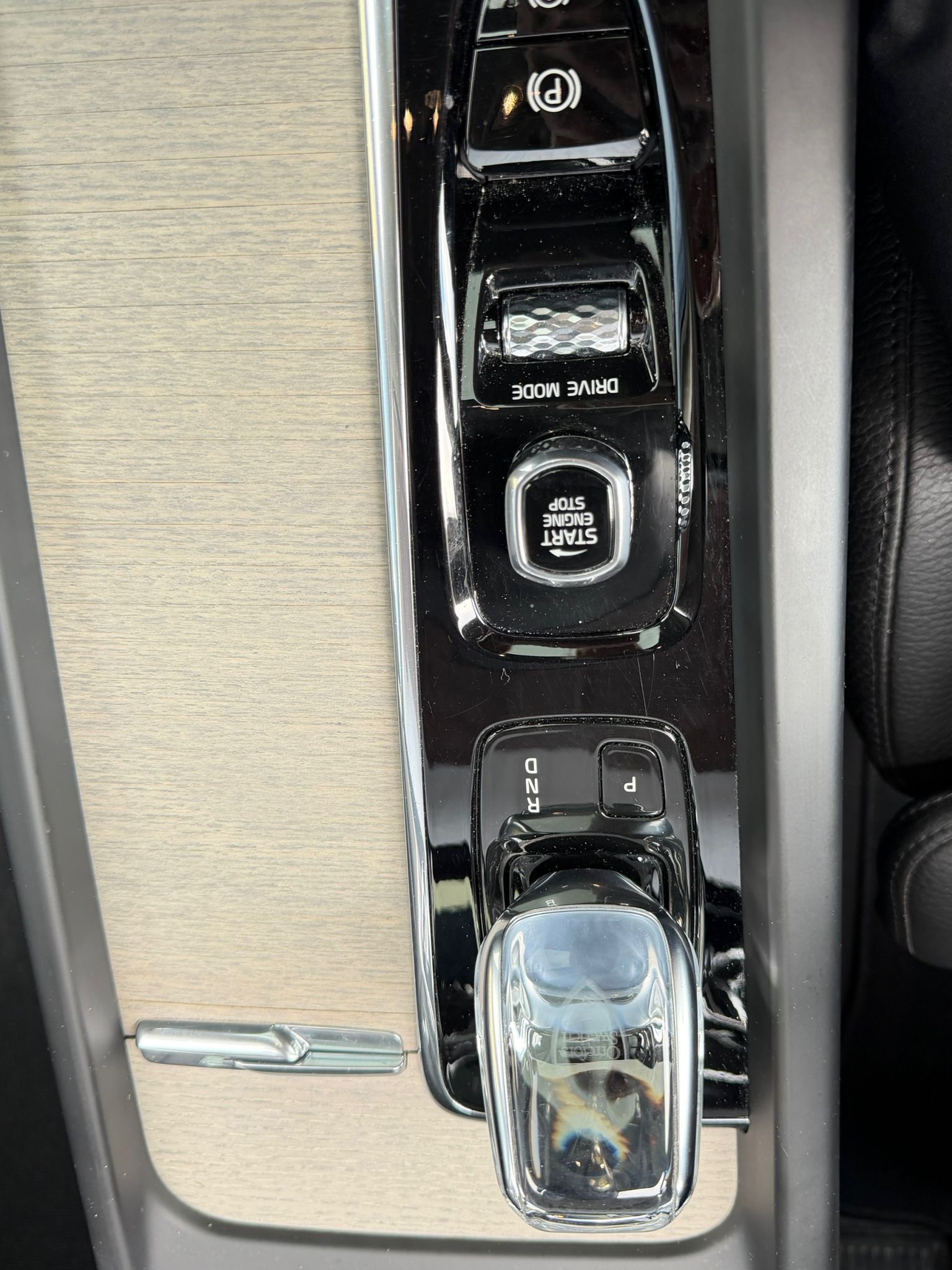 VOLVO XC60 B4 Diesel Mild Hybrid AWD Inscription Geartronic-image-22