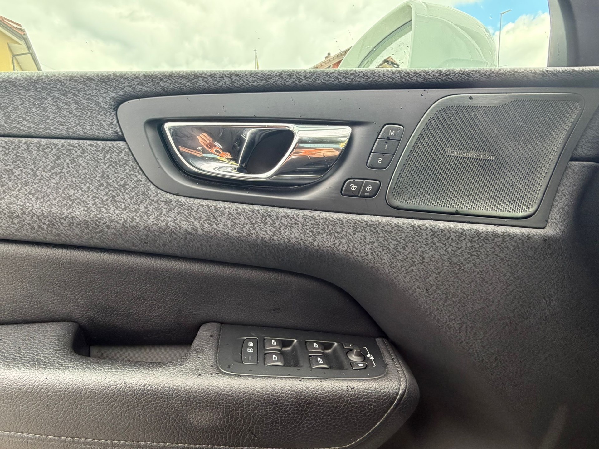 VOLVO XC60 B4 Diesel Mild Hybrid AWD Inscription Geartronic-image-8