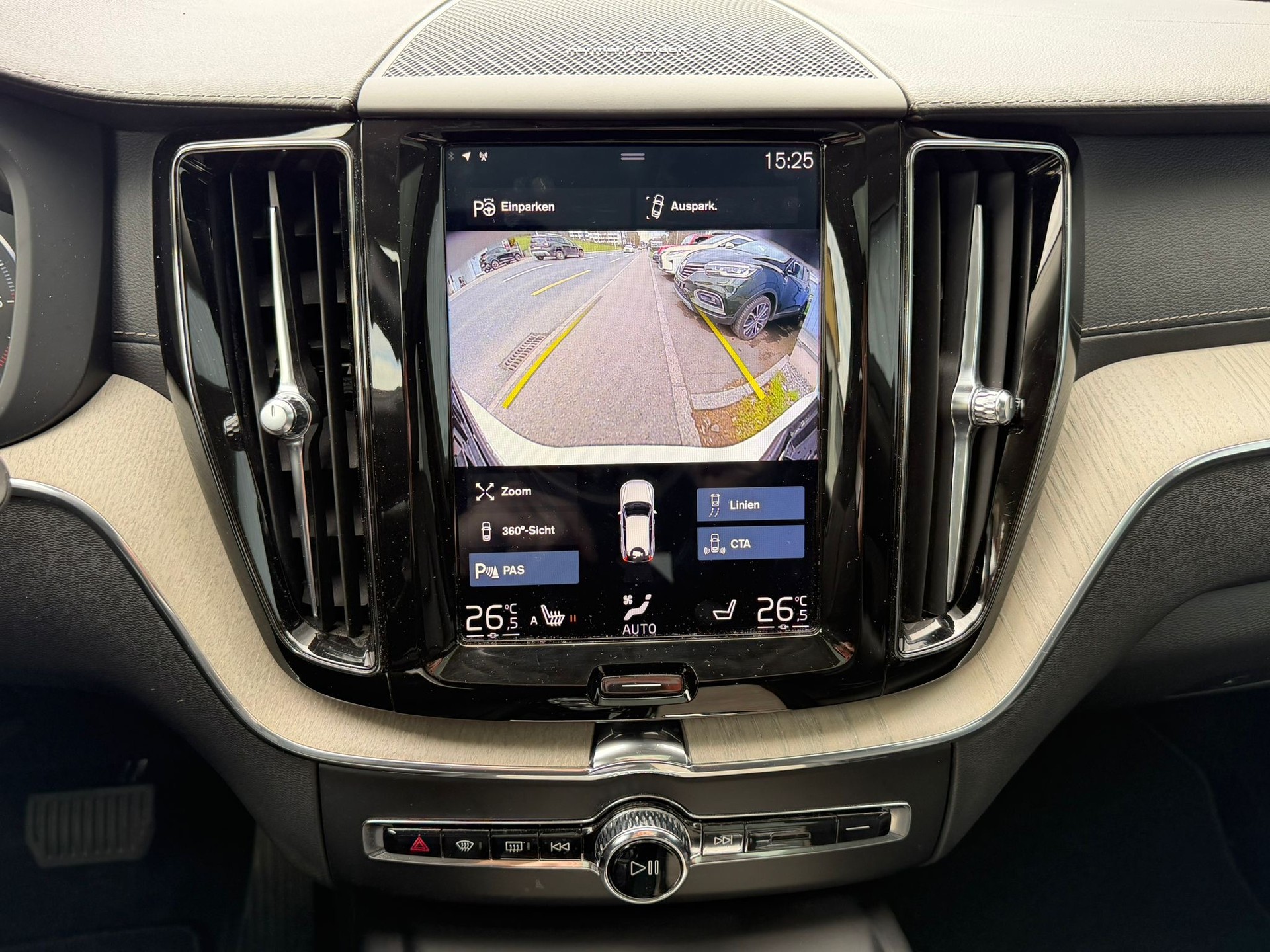 VOLVO XC60 B4 Diesel Mild Hybrid AWD Inscription Geartronic-image-15
