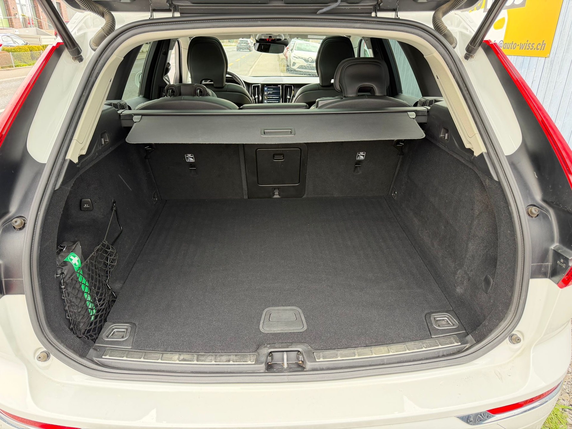 VOLVO XC60 B4 Diesel Mild Hybrid AWD Inscription Geartronic-image-21