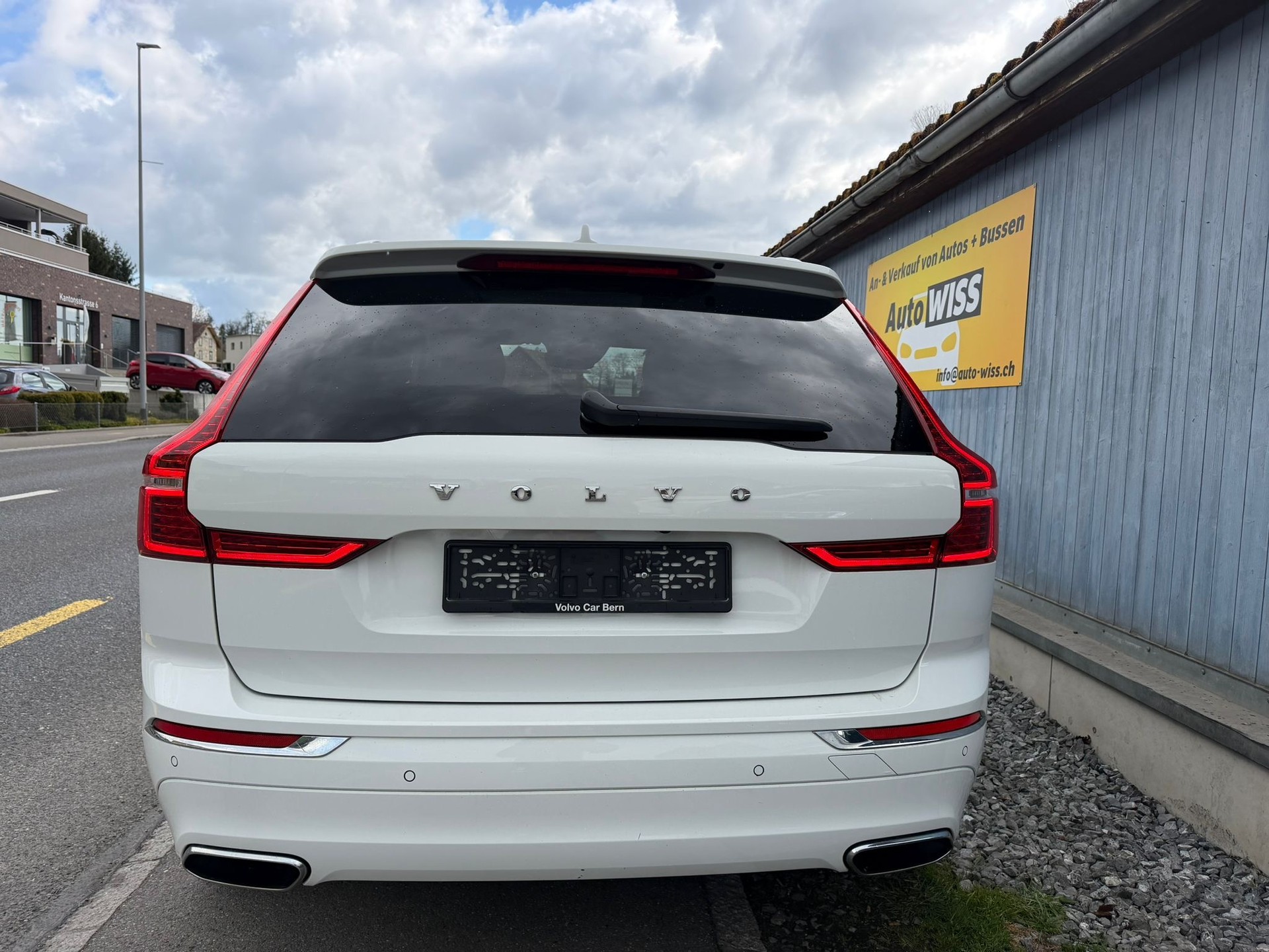 VOLVO XC60 B4 Diesel Mild Hybrid AWD Inscription Geartronic-image-6
