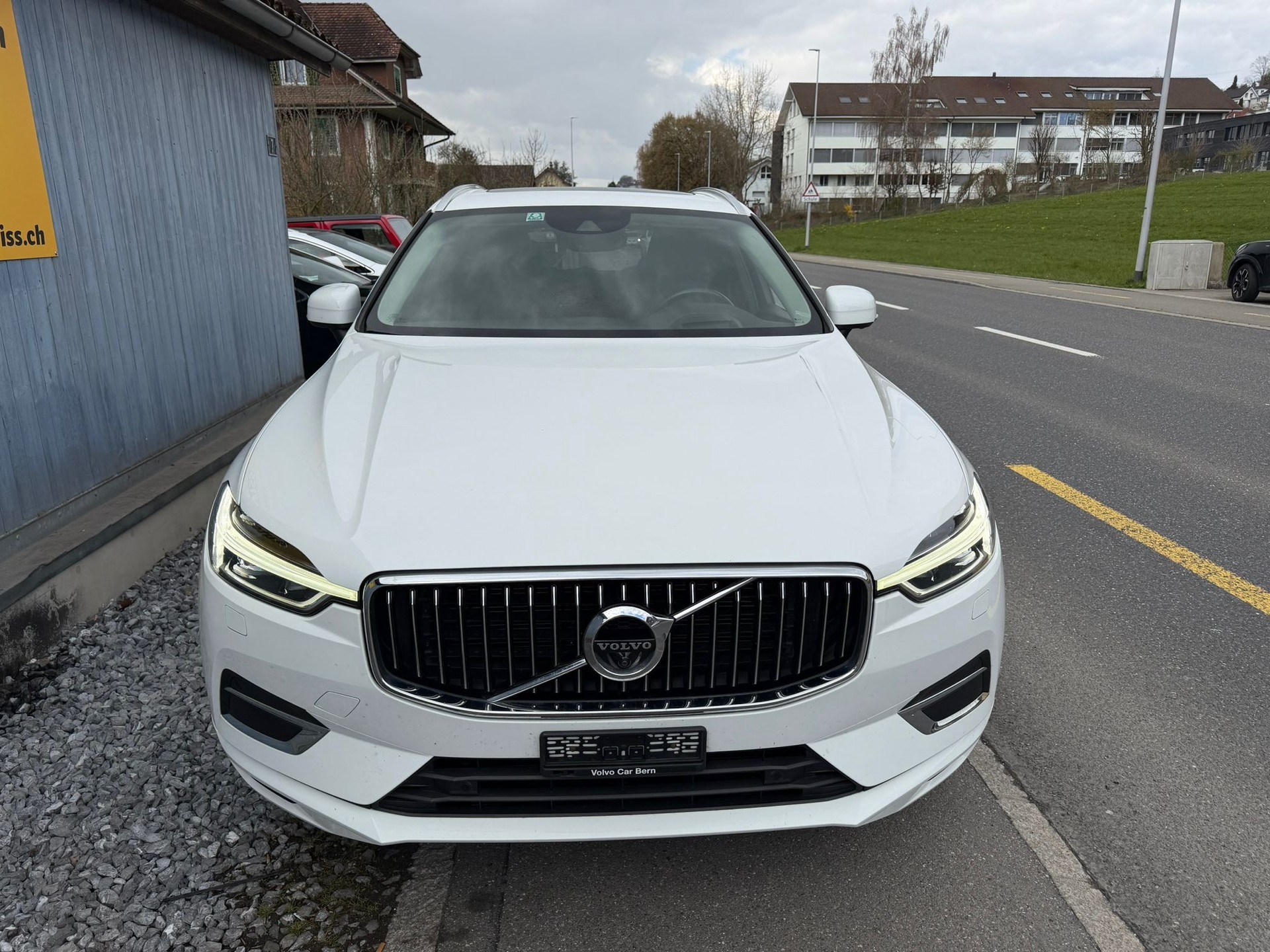 VOLVO XC60 B4 Diesel Mild Hybrid AWD Inscription Geartronic-image-1