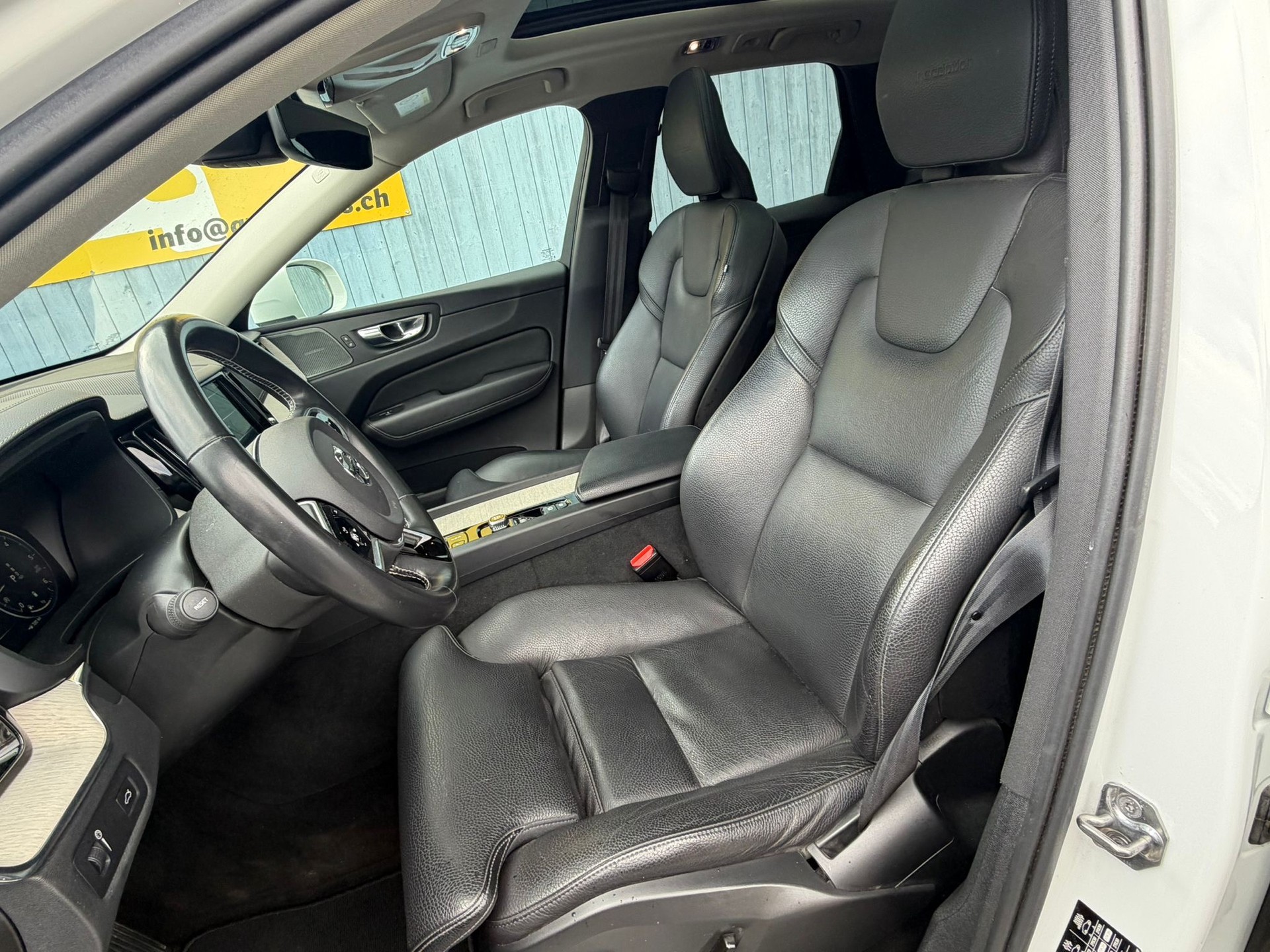 VOLVO XC60 B4 Diesel Mild Hybrid AWD Inscription Geartronic-image-14