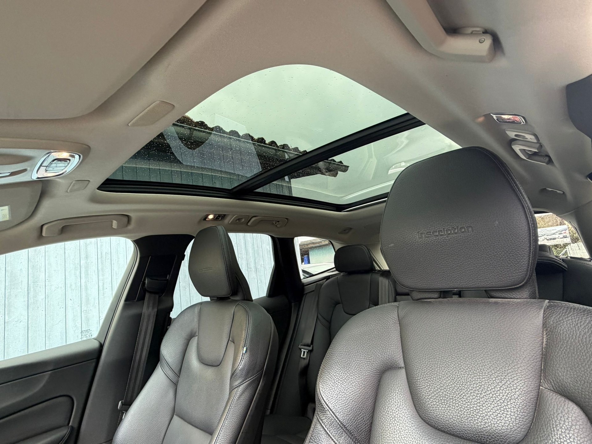 VOLVO XC60 B4 Diesel Mild Hybrid AWD Inscription Geartronic-image-17