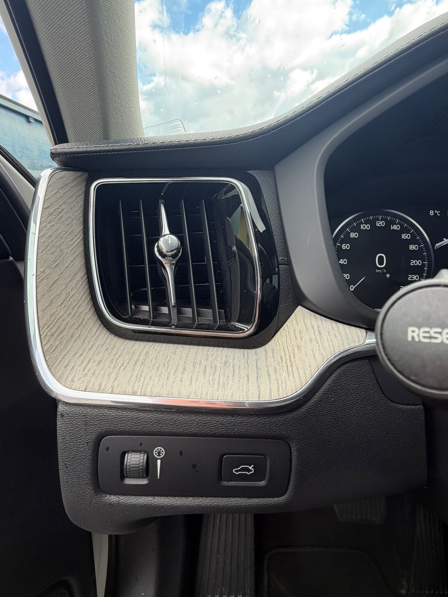 VOLVO XC60 B4 Diesel Mild Hybrid AWD Inscription Geartronic-image-19