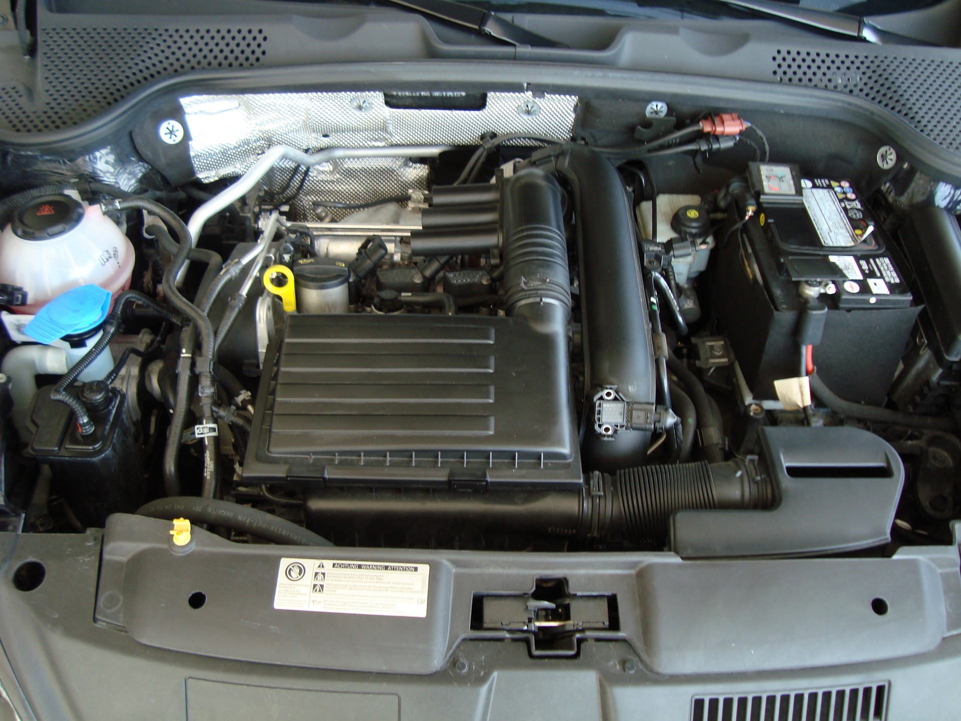 VW Beetle Cabriolet 1.4 TSI BMT Sound DSG-image-13