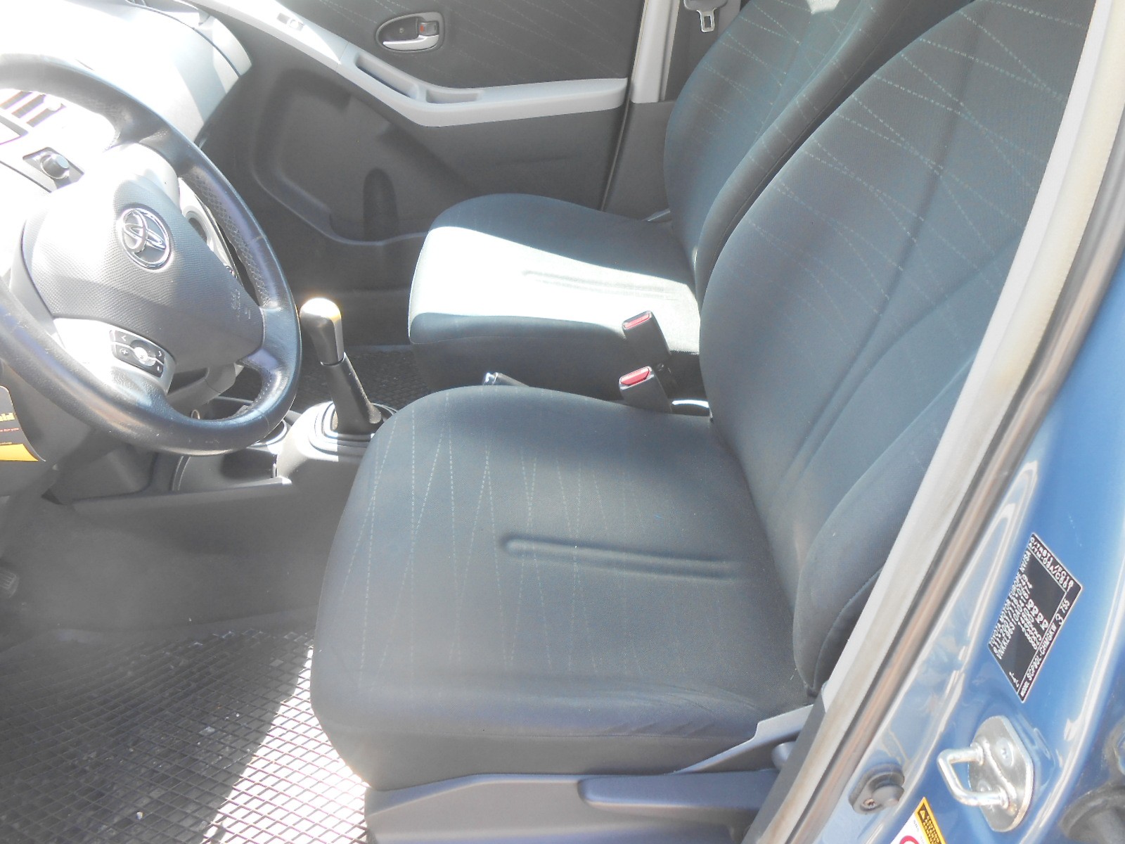 TOYOTA Yaris 1.3 Linea Sol-image-10