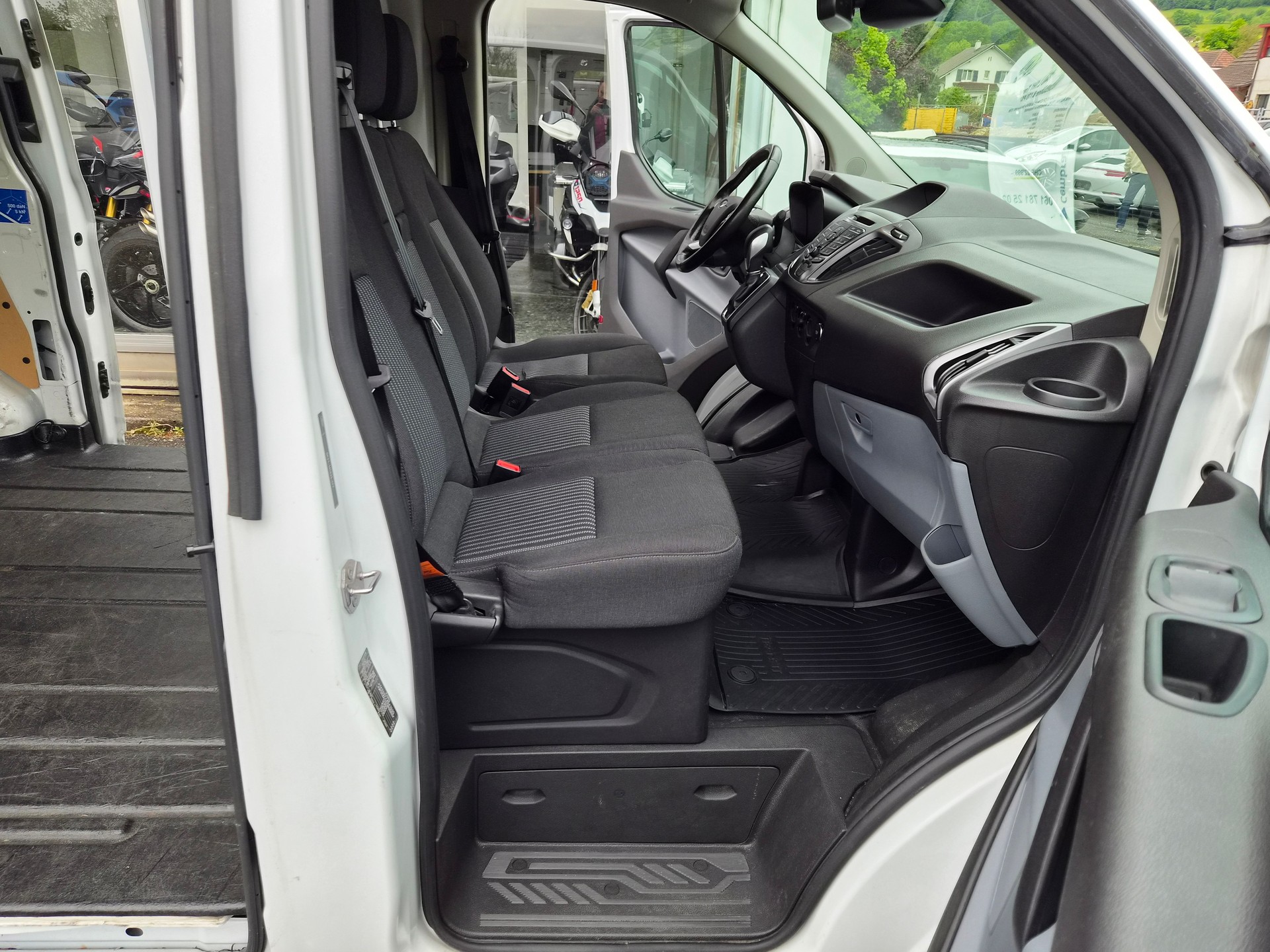 FORD Transit Custom Van 340 L1H1 Trend SelectShift A inkl. Hebebühne & 170 PS!-image-9