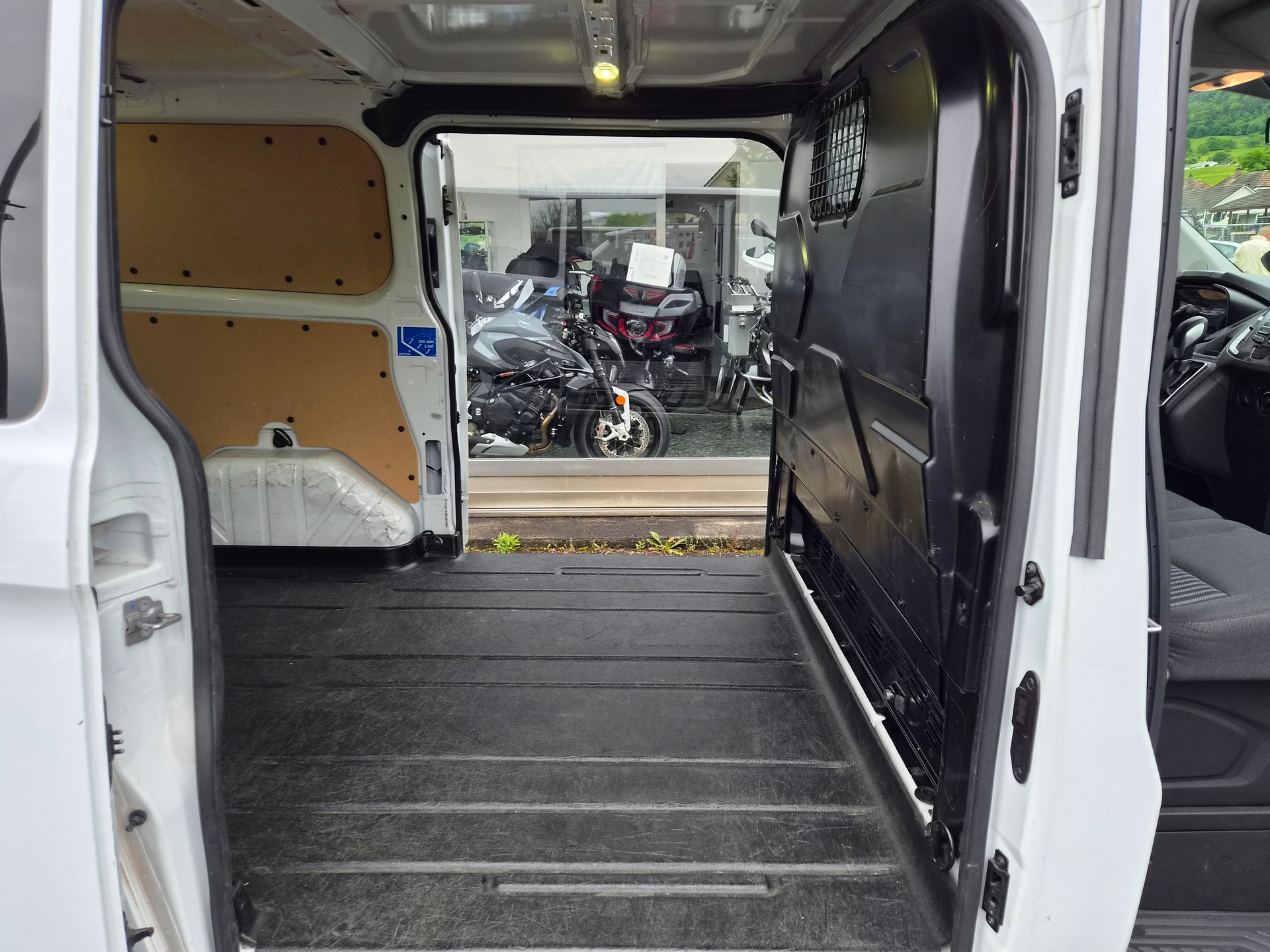 FORD Transit Custom Van 340 L1H1 Trend SelectShift A inkl. Hebebühne & 170 PS!-image-10