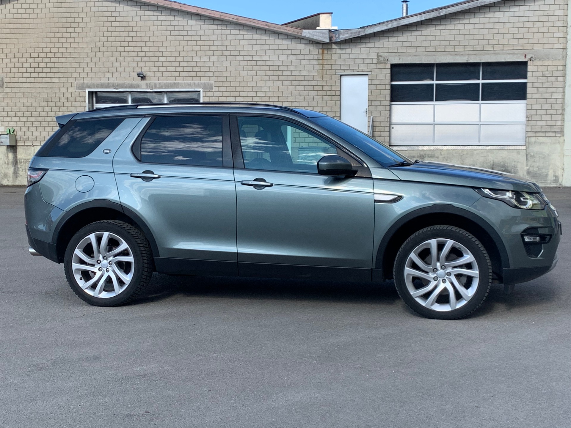 LAND ROVER Discovery Sport 2.0 TD4 SE AT9-image-5