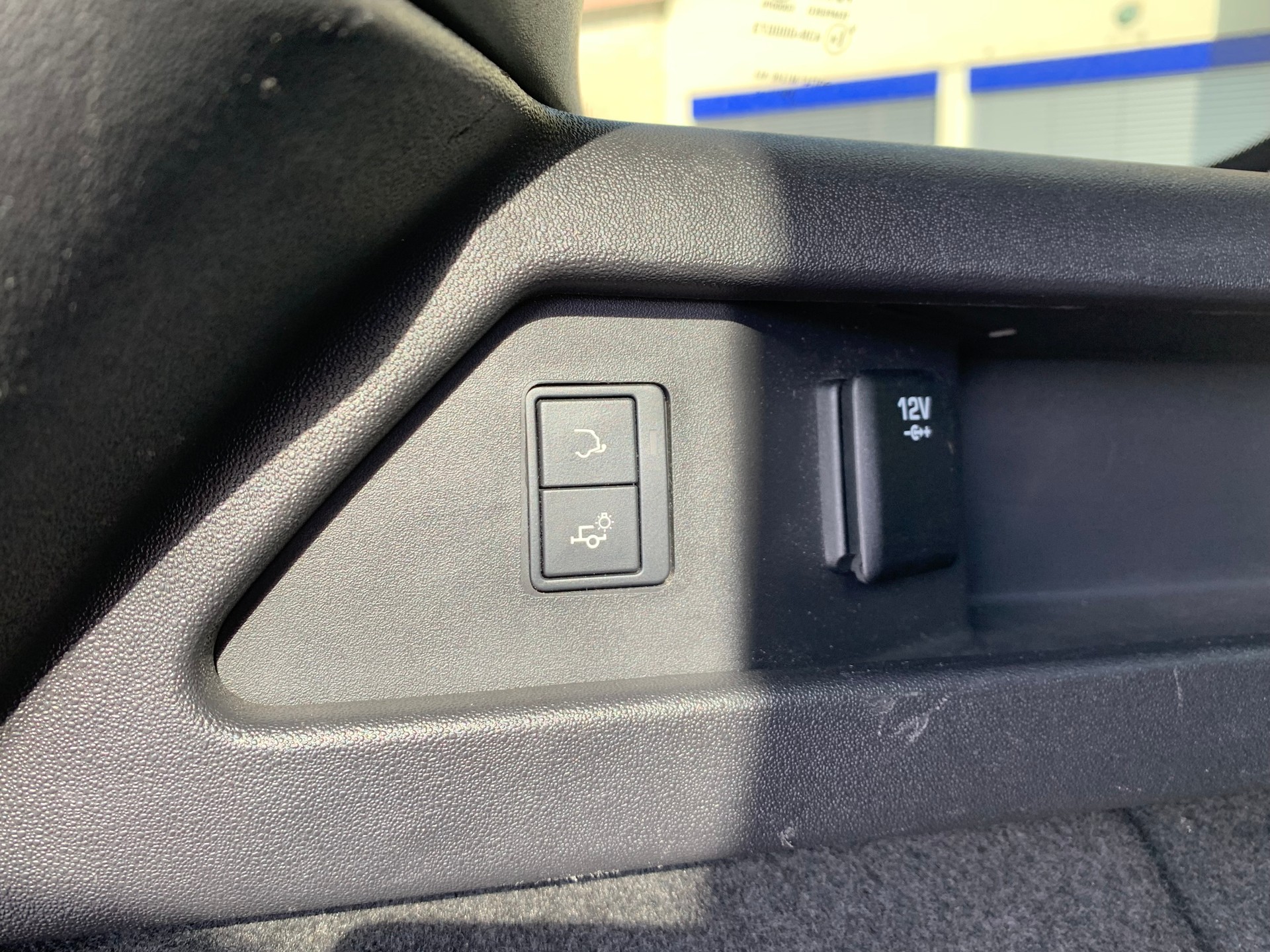 LAND ROVER Discovery Sport 2.0 TD4 SE AT9-image-10