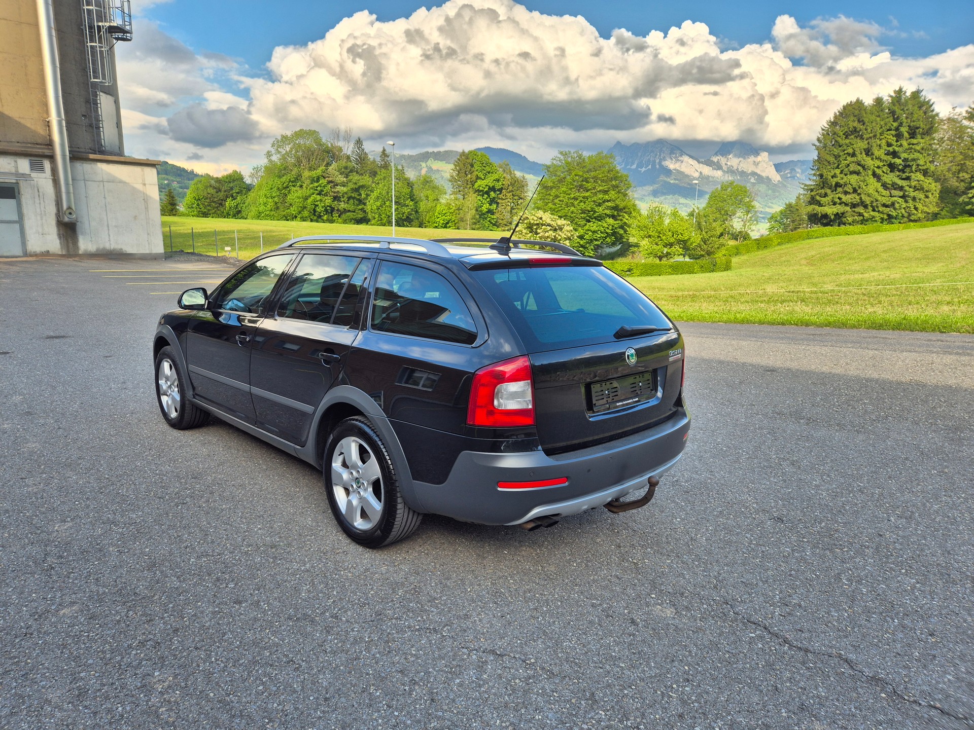 SKODA Octavia Combi 1.8 TSI Scout 4x4-image-2