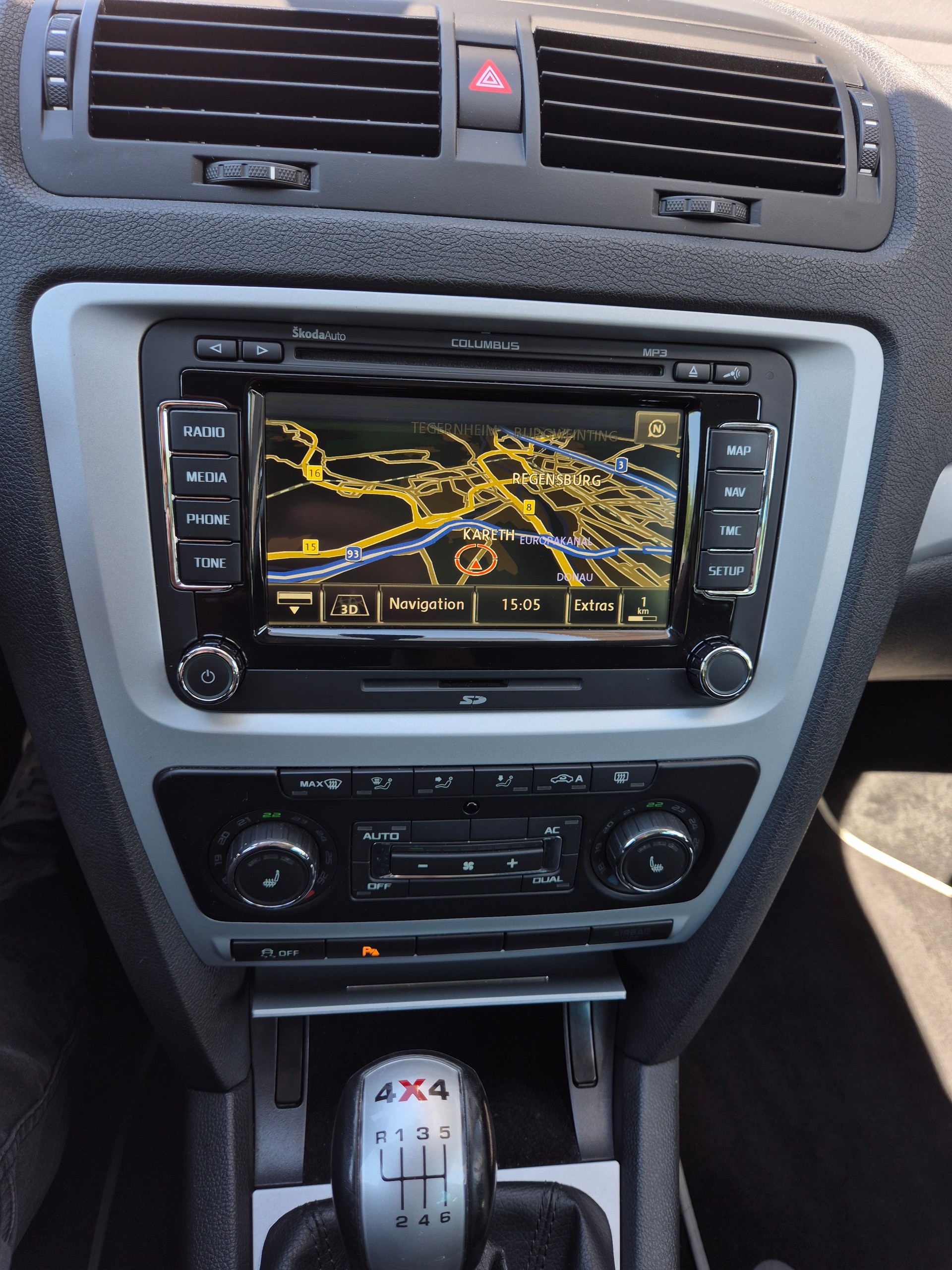 SKODA Octavia Combi 1.8 TSI Scout 4x4-image-8