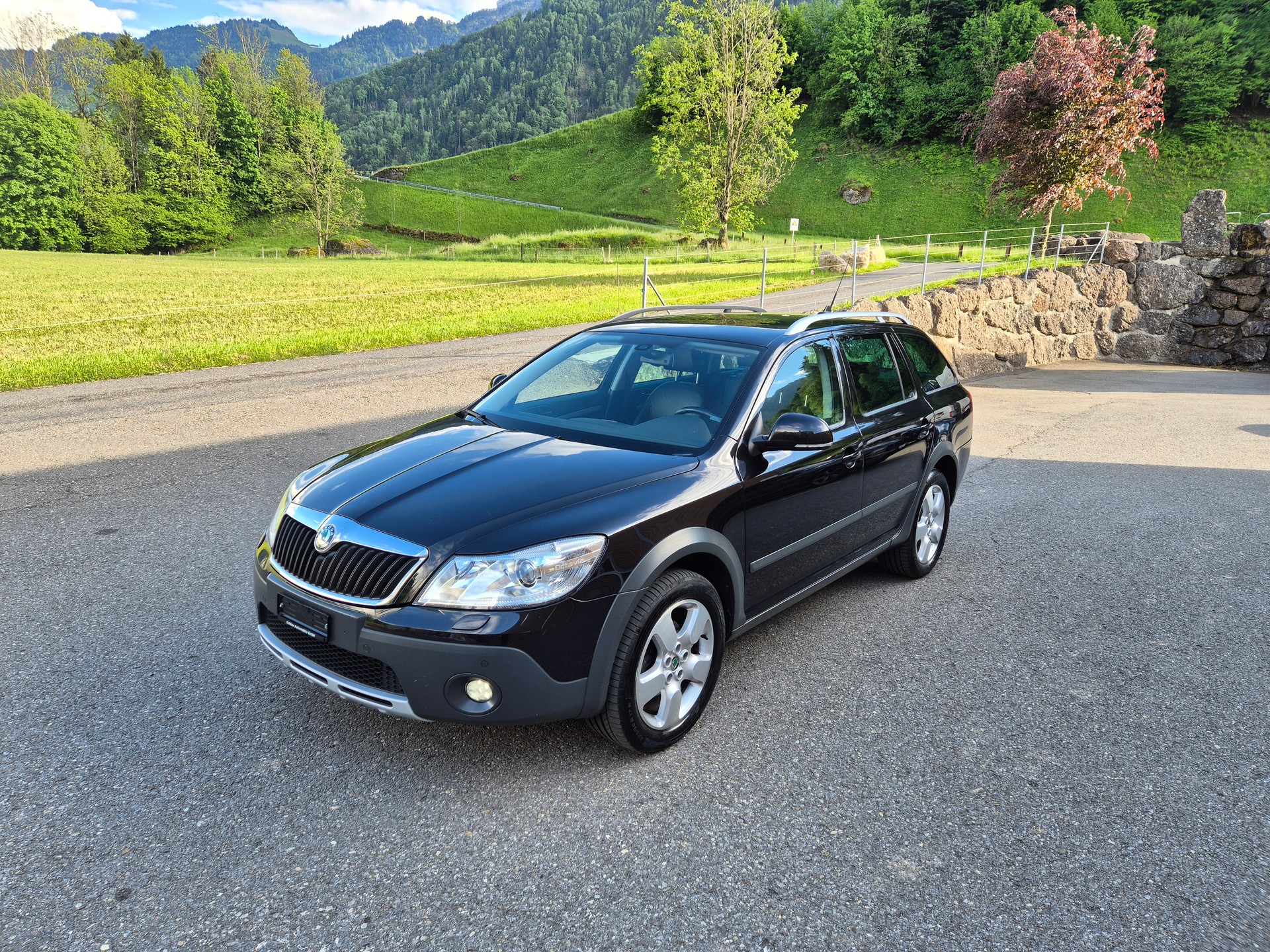 SKODA Octavia Combi 1.8 TSI Scout 4x4-image-0