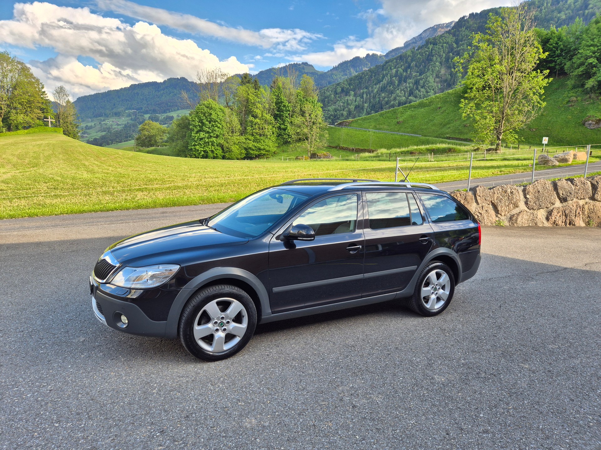 SKODA Octavia Combi 1.8 TSI Scout 4x4-image-1