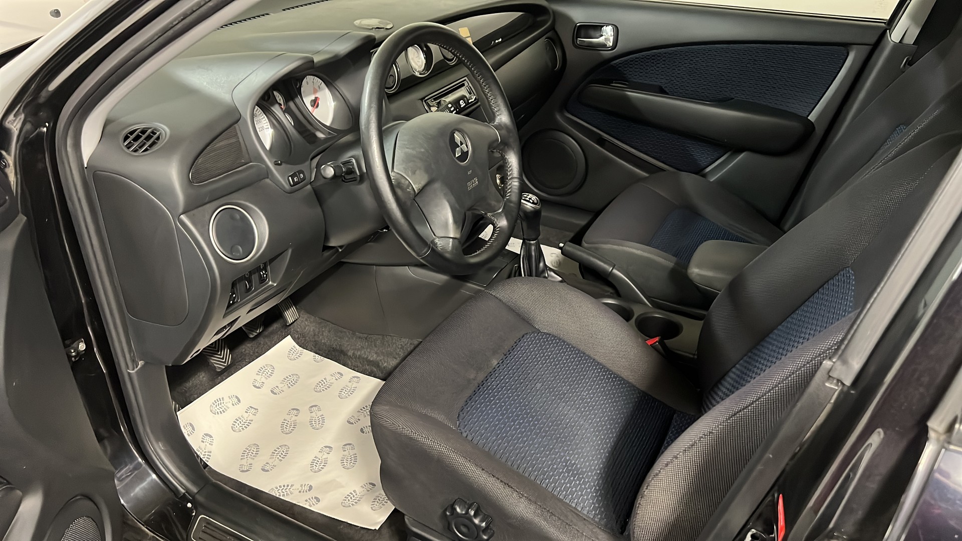 MITSUBISHI Outlander 2.0 16V Celebration 30-image-9
