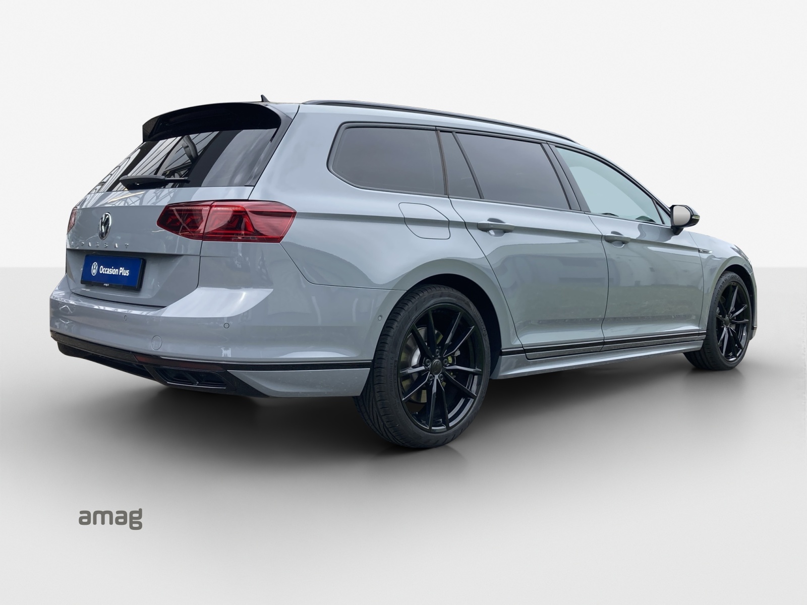 VW Passat Variant 2.0 TSI R-Line Edition 4Motion DSG-image-4