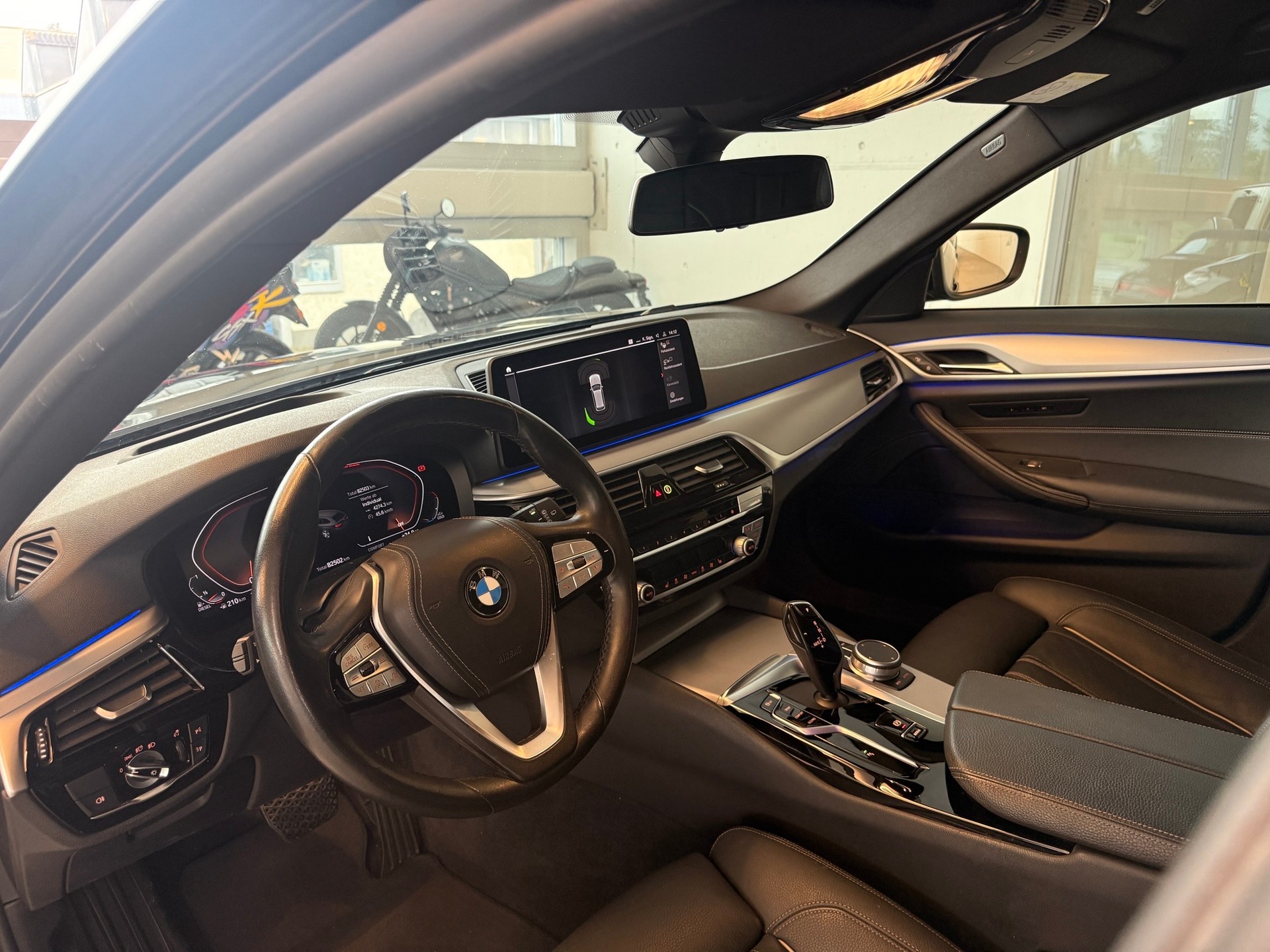 BMW 520d 48V Touring Steptronic-image-16