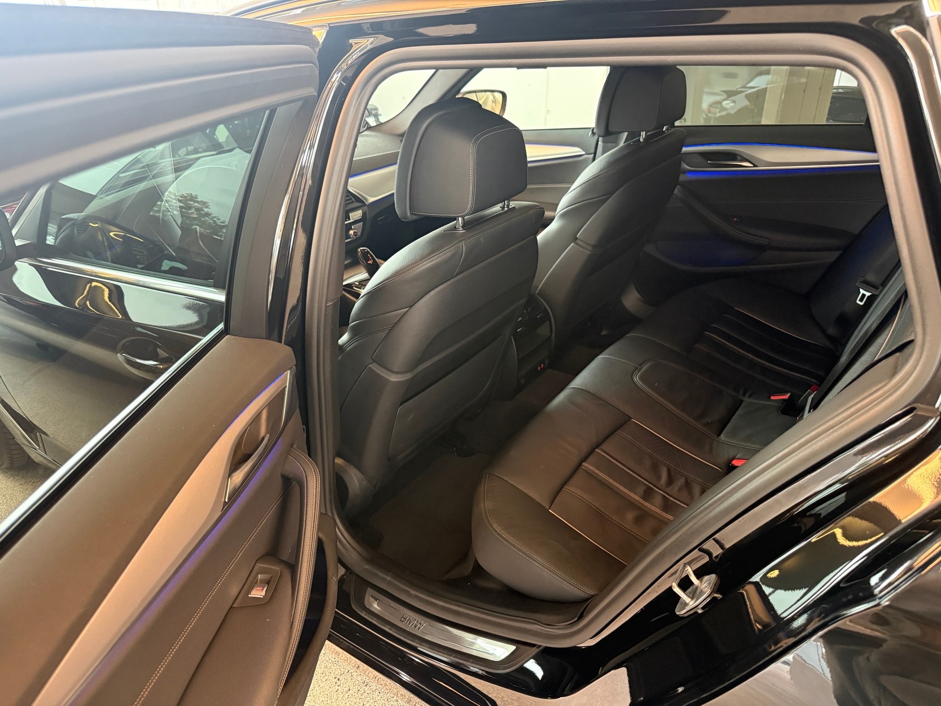 BMW 520d 48V Touring Steptronic-image-8