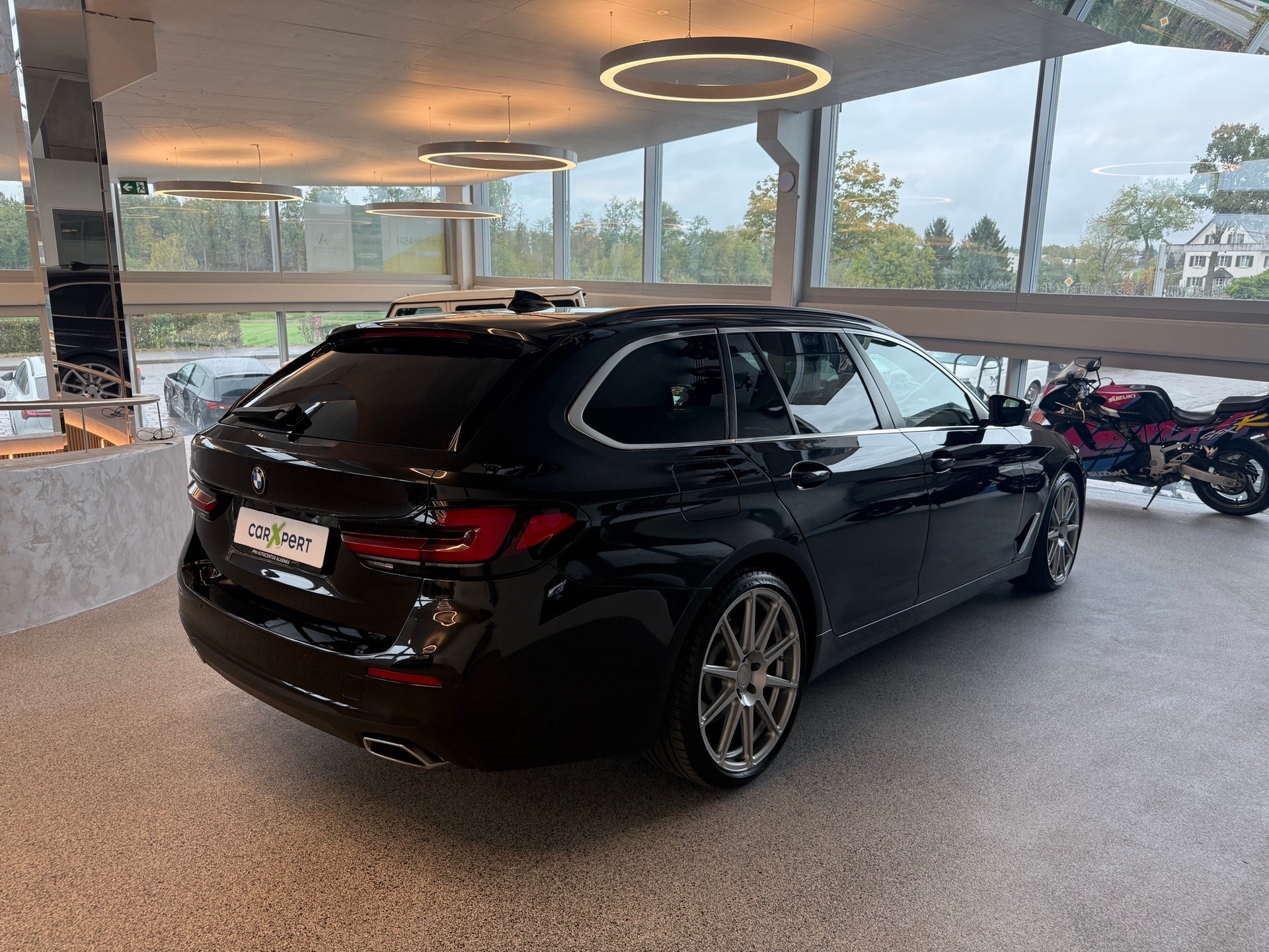 BMW 520d 48V Touring Steptronic-image-4