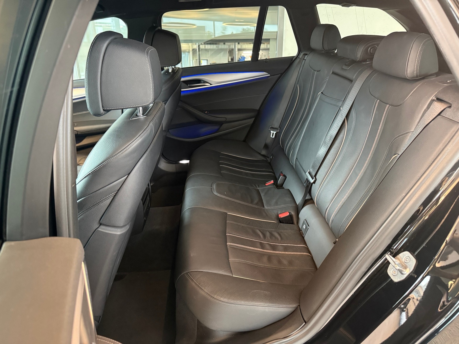 BMW 520d 48V Touring Steptronic-image-9