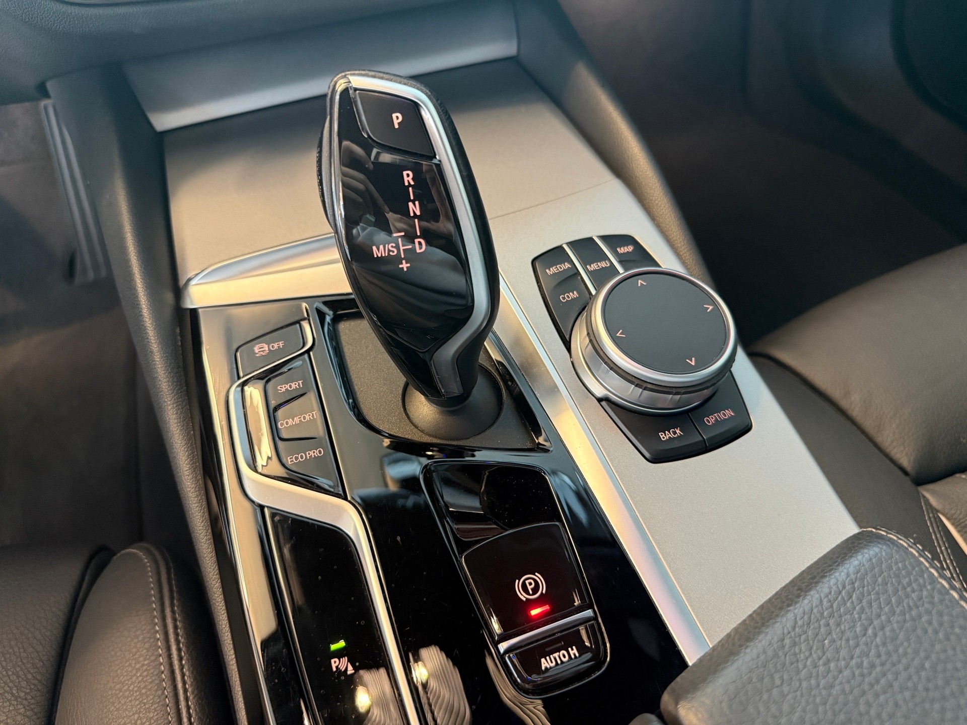 BMW 520d 48V Touring Steptronic-image-23