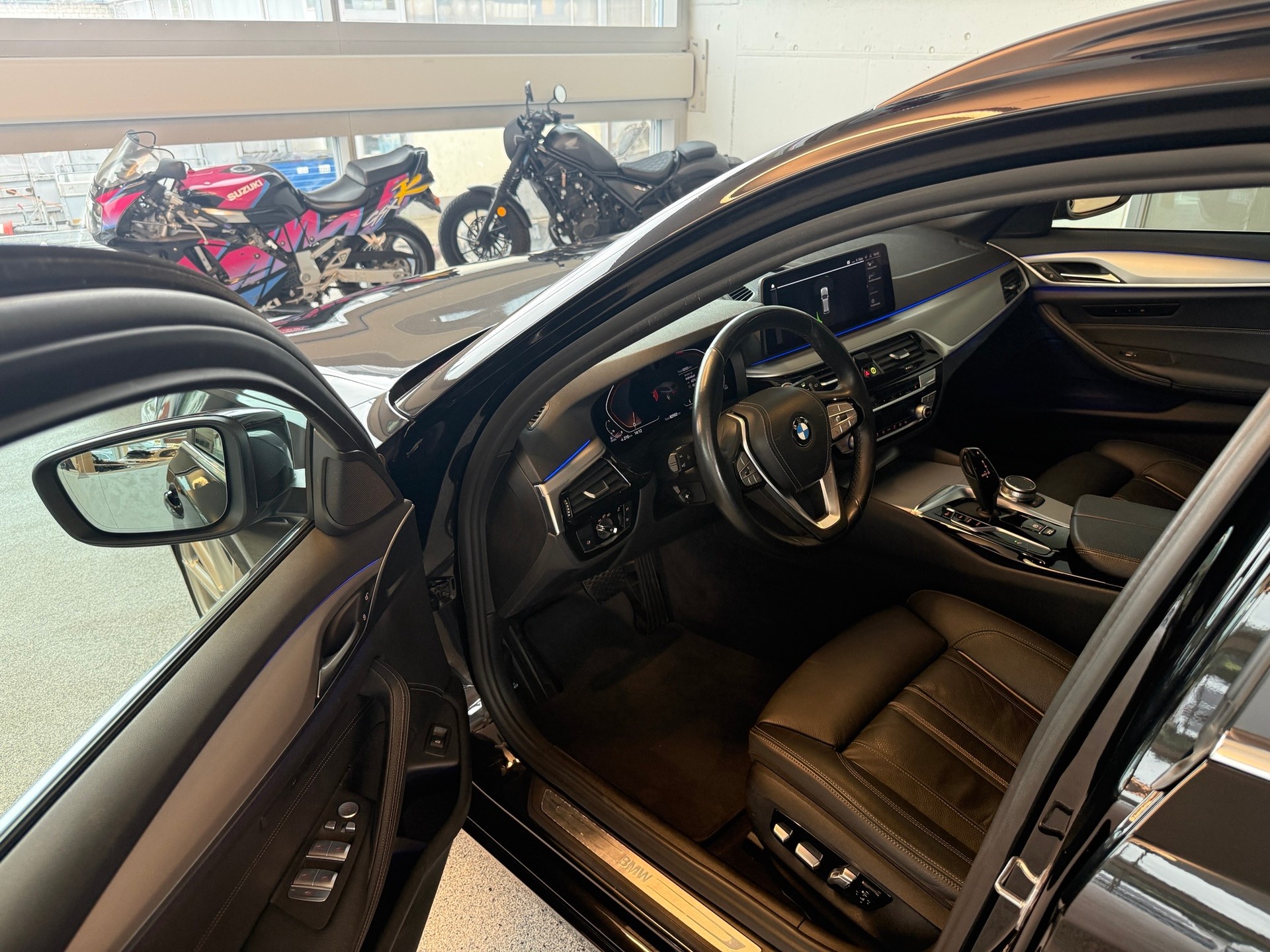 BMW 520d 48V Touring Steptronic-image-6
