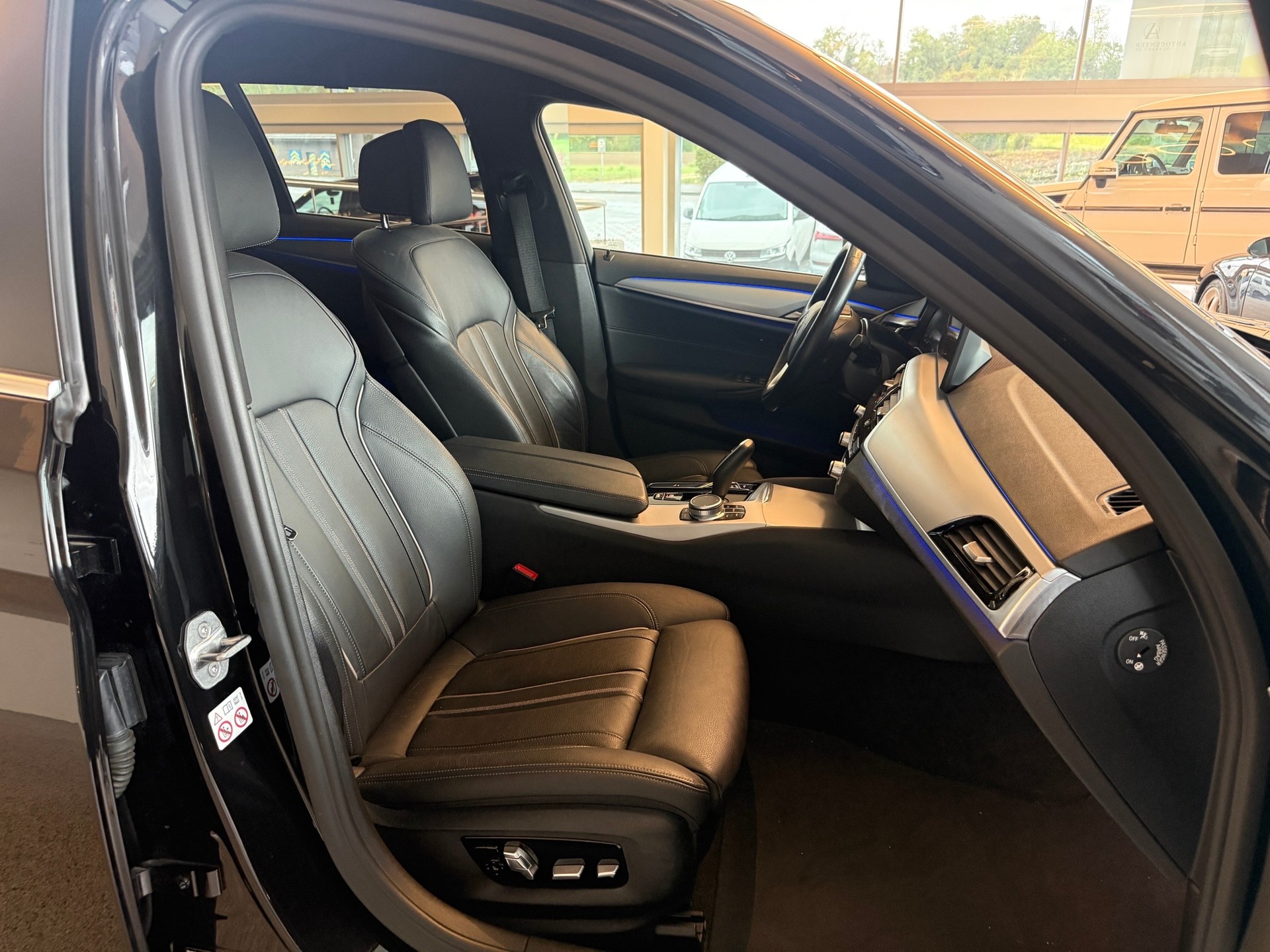 BMW 520d 48V Touring Steptronic-image-13