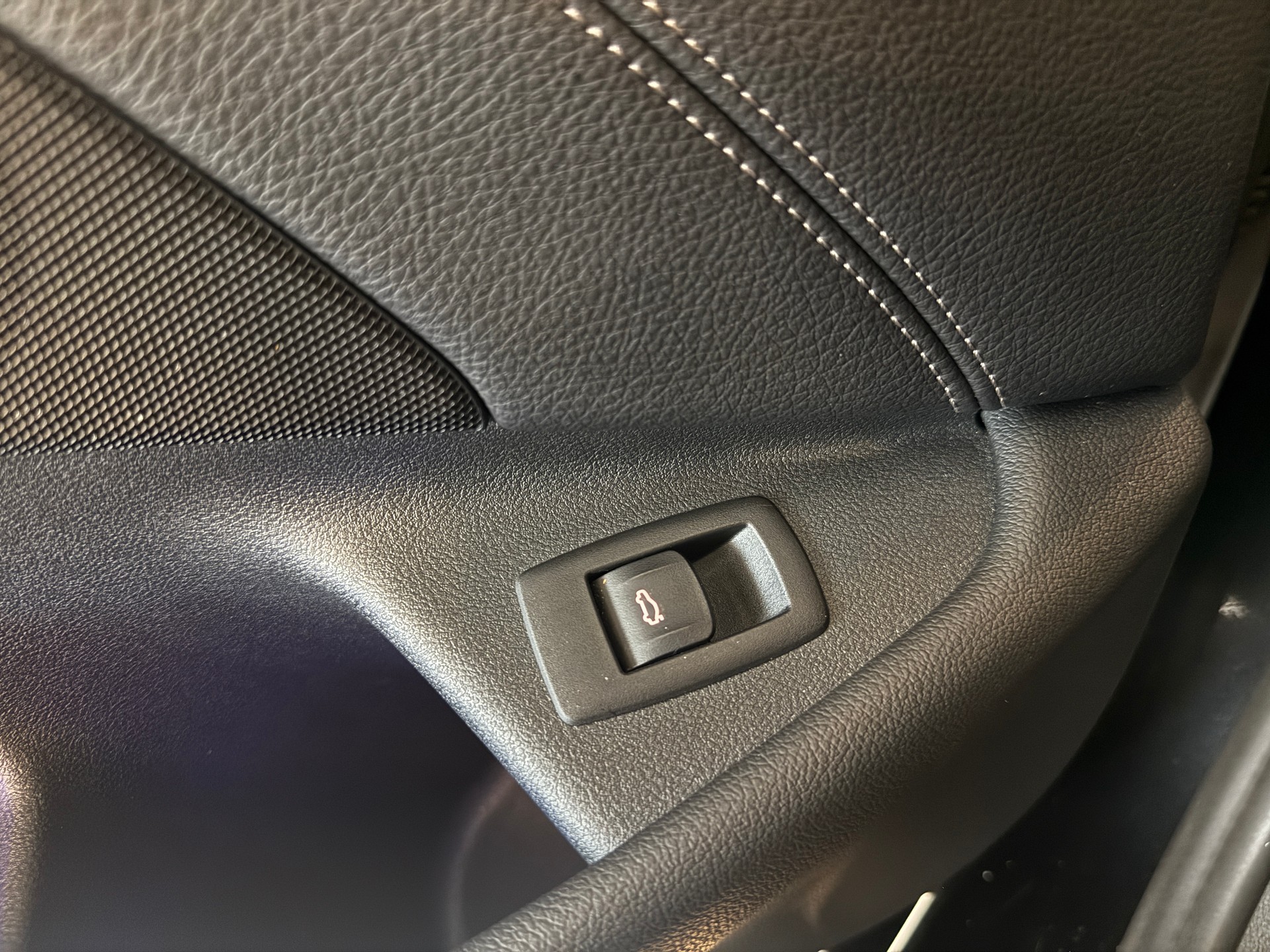 BMW 520d 48V Touring Steptronic-image-28