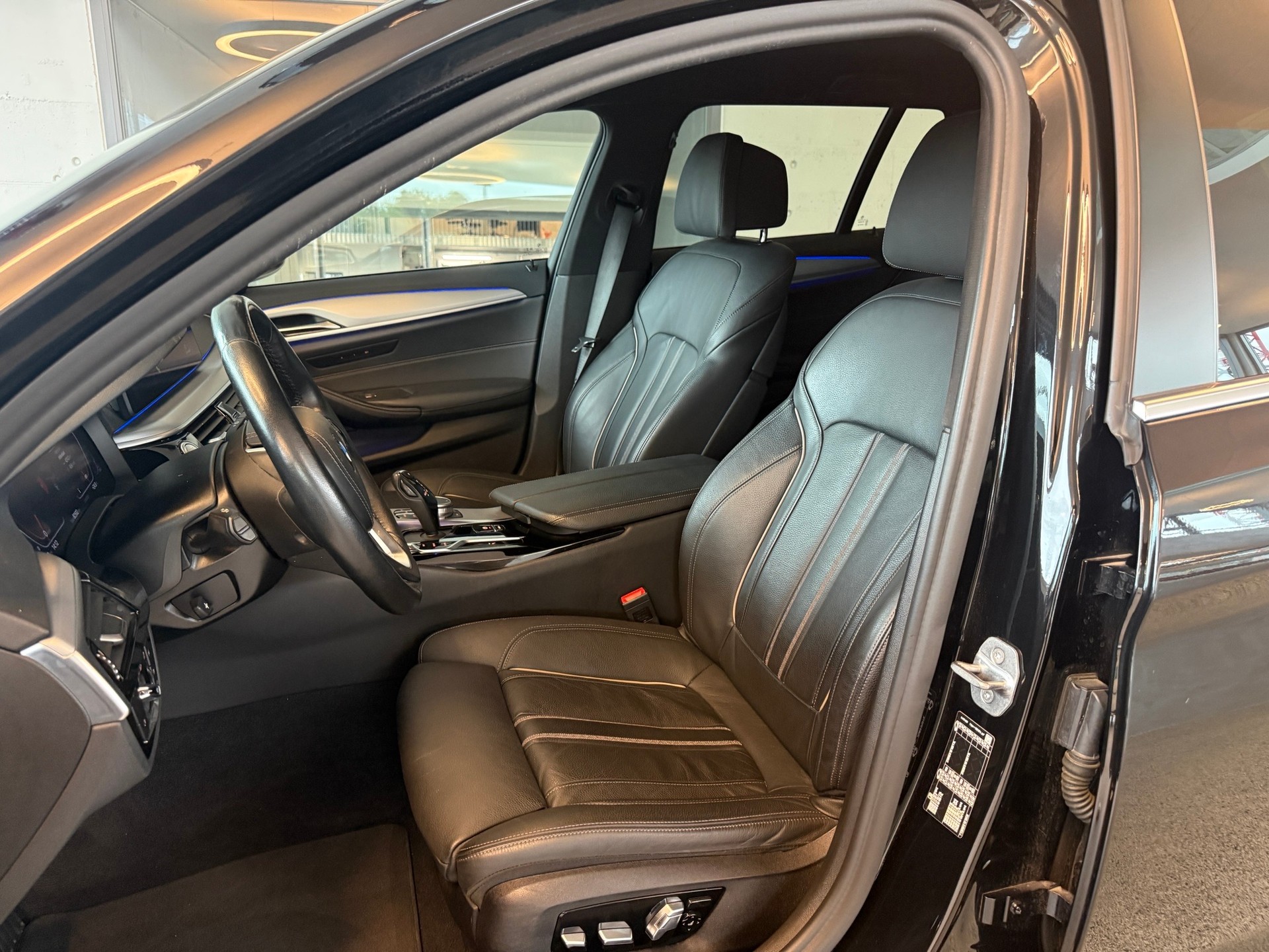 BMW 520d 48V Touring Steptronic-image-7