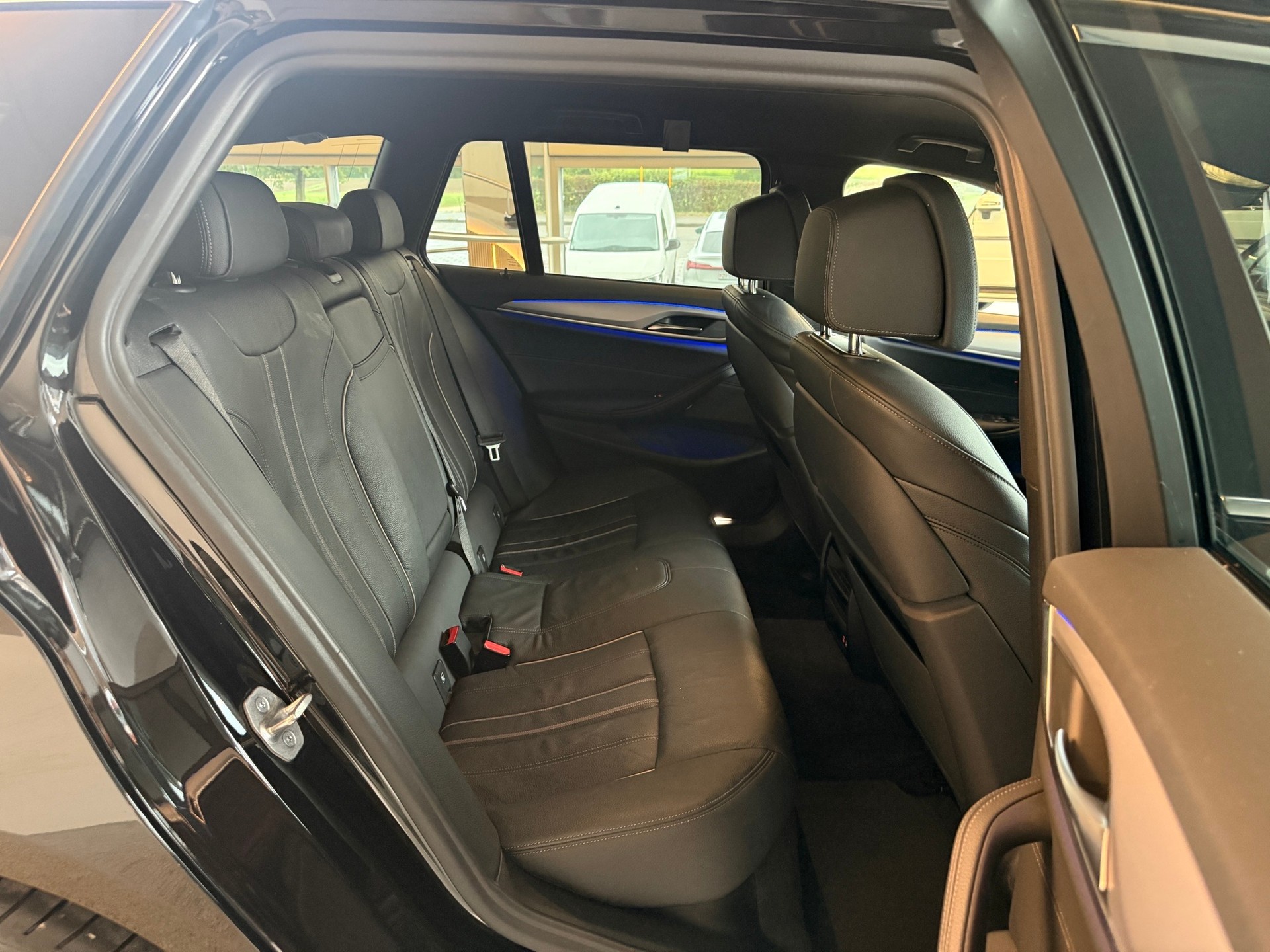 BMW 520d 48V Touring Steptronic-image-15
