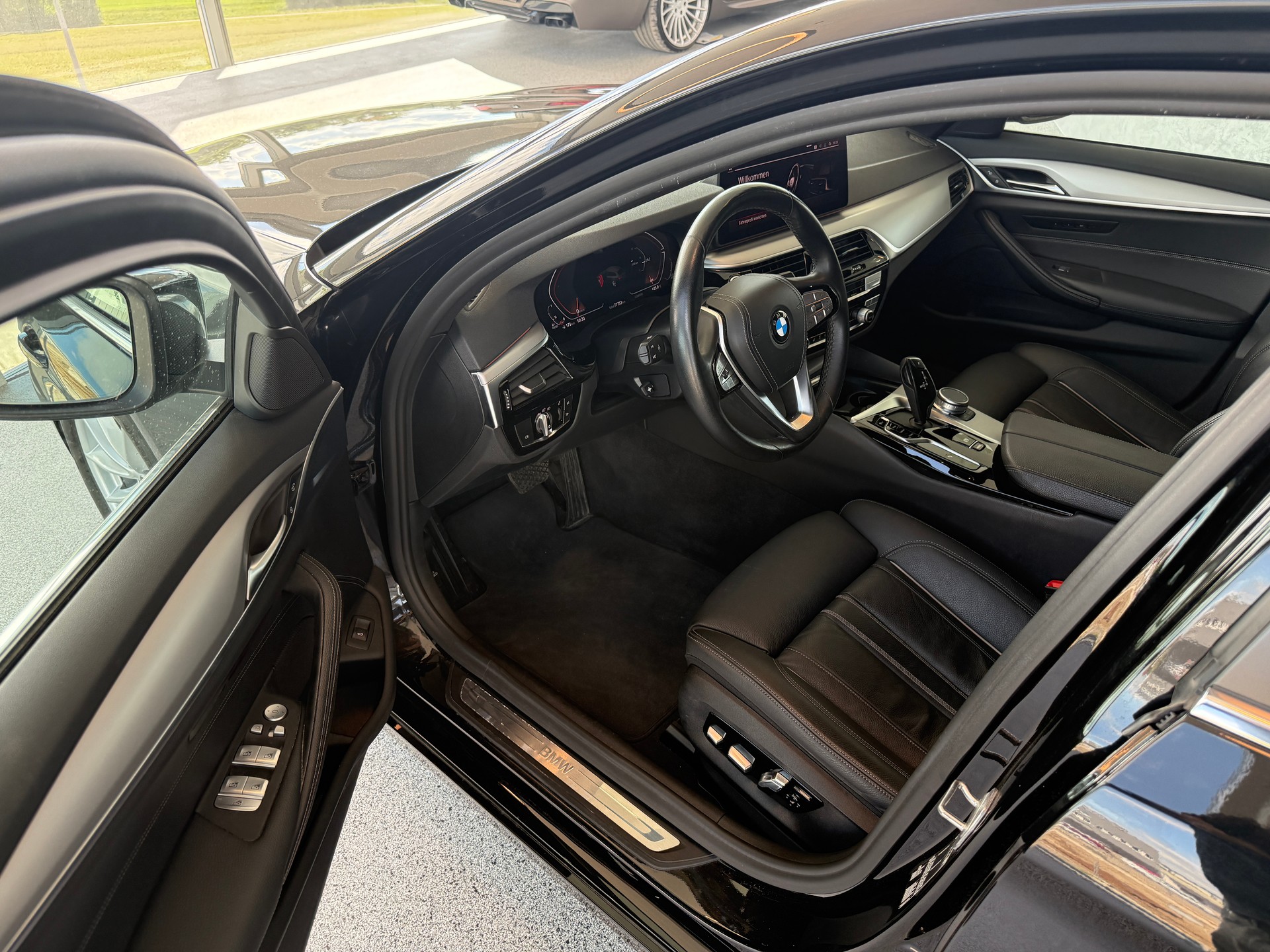BMW 520d 48V Touring Steptronic-image-6