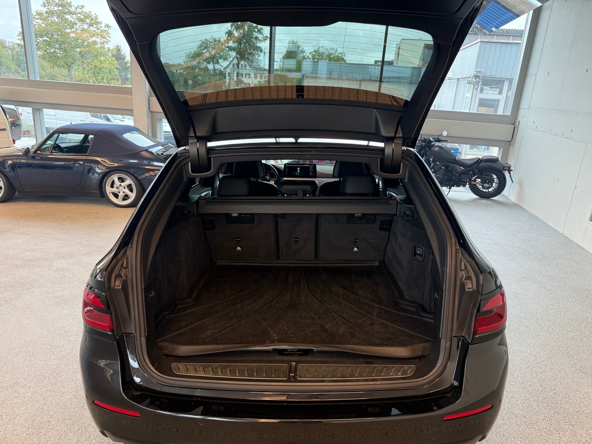 BMW 520d 48V Touring Steptronic-image-10