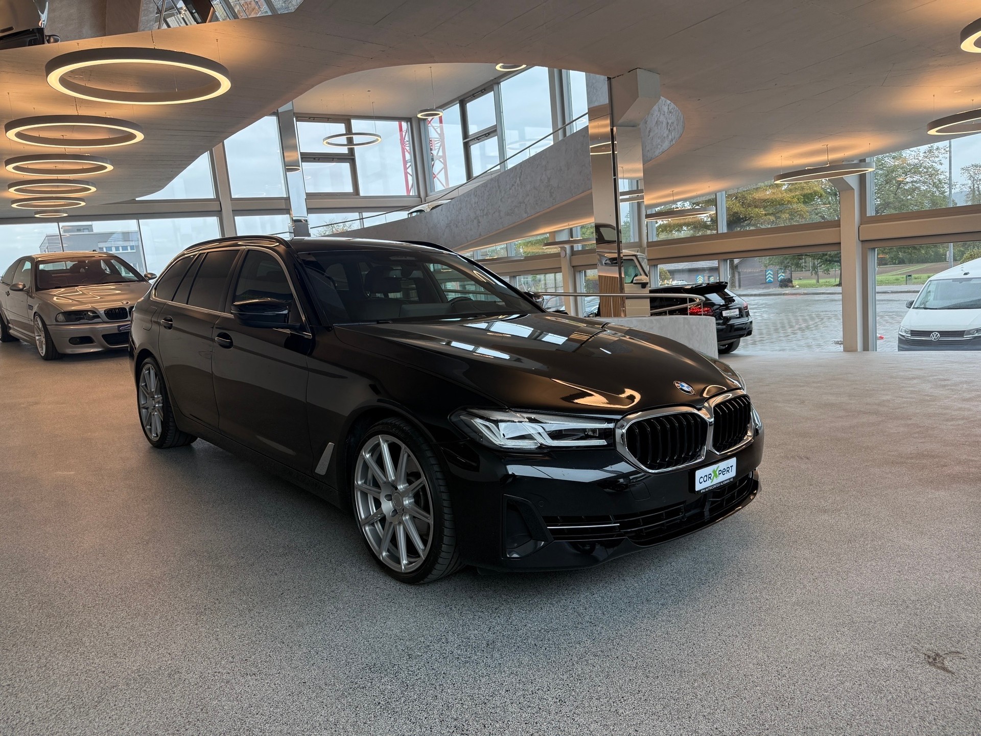 BMW 520d 48V Touring Steptronic-showroom-element-2