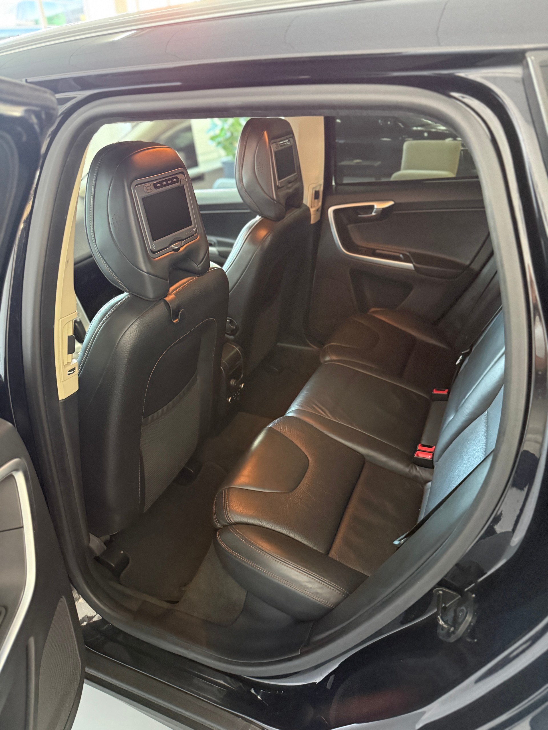 VOLVO XC60 2.4D AWD Geartronic-image-11
