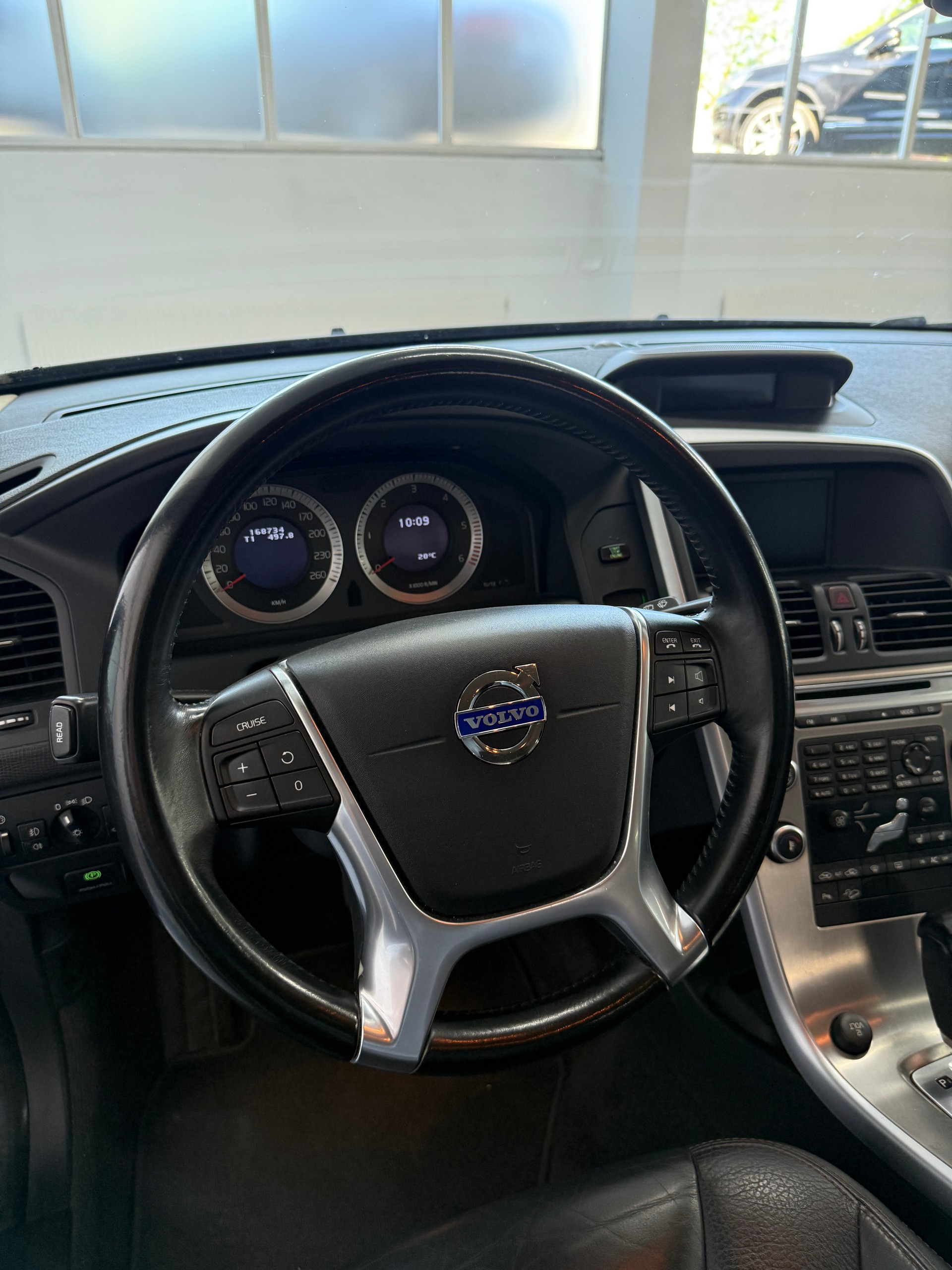 VOLVO XC60 2.4D AWD Geartronic-image-10