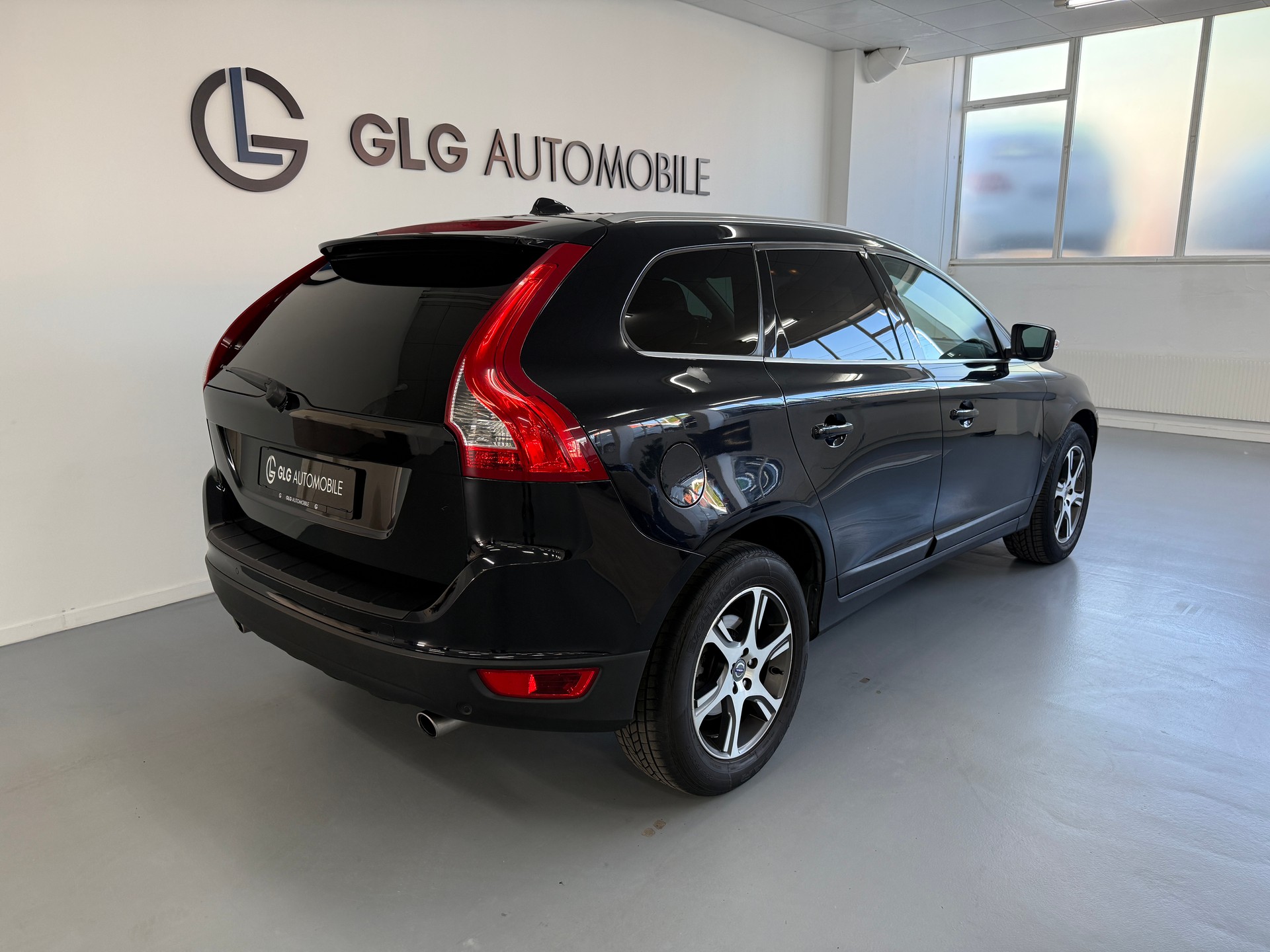 VOLVO XC60 2.4D AWD Geartronic-showroom-element-3