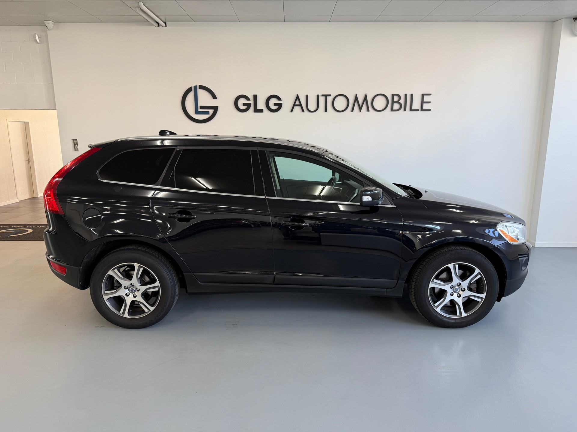 VOLVO XC60 2.4D AWD Geartronic-image-4