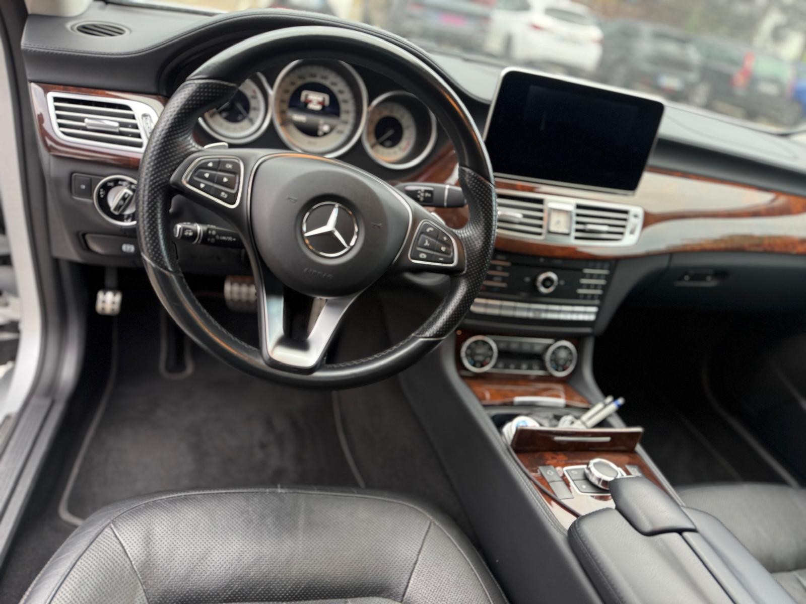 MERCEDES-BENZ CLS 500 V8 4matic-image-4