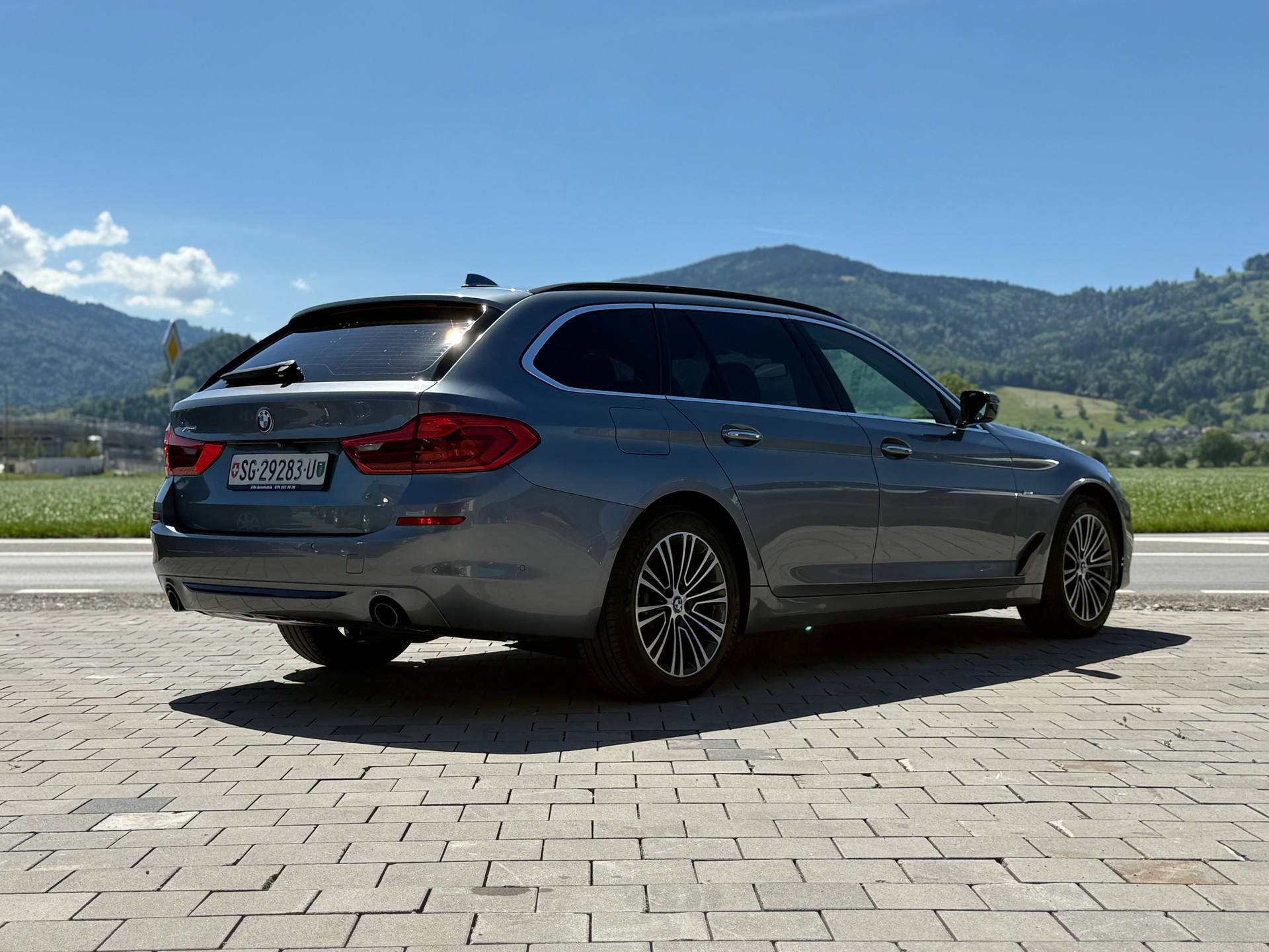 BMW 520d xDrive Touring Sport Line Steptronic-image-5