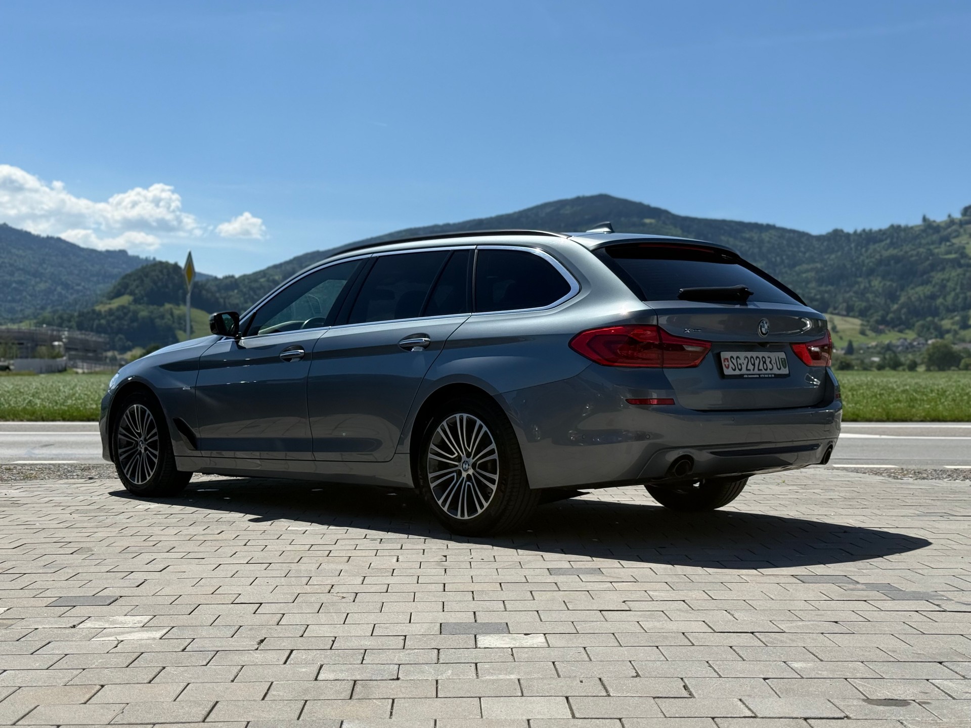 BMW 520d xDrive Touring Sport Line Steptronic-image-9